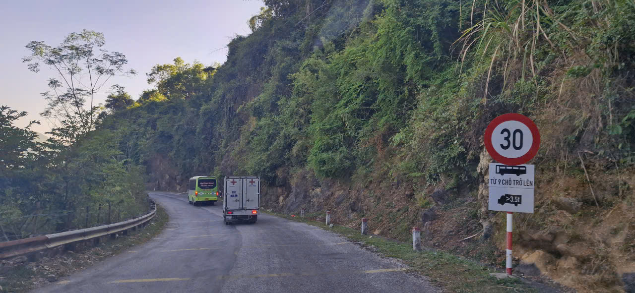 Hệ thống ATGT gi&uacute;p k&eacute;o giảm TNGT tại đ&egrave;o B&eacute;n ở Lạng Sơn- Ảnh 12.