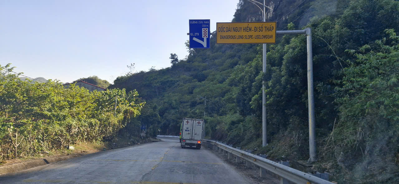 Hệ thống ATGT gi&uacute;p k&eacute;o giảm TNGT tại đ&egrave;o B&eacute;n ở Lạng Sơn- Ảnh 13.