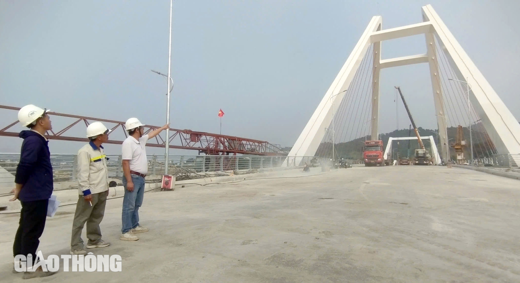 Cận cảnh cầu Phú Thịnh ở Lào Cai sắp về đích- Ảnh 7. Cận cảnh cầu Phú Thịnh ở Lào Cai sắp về đích- Ảnh 7.