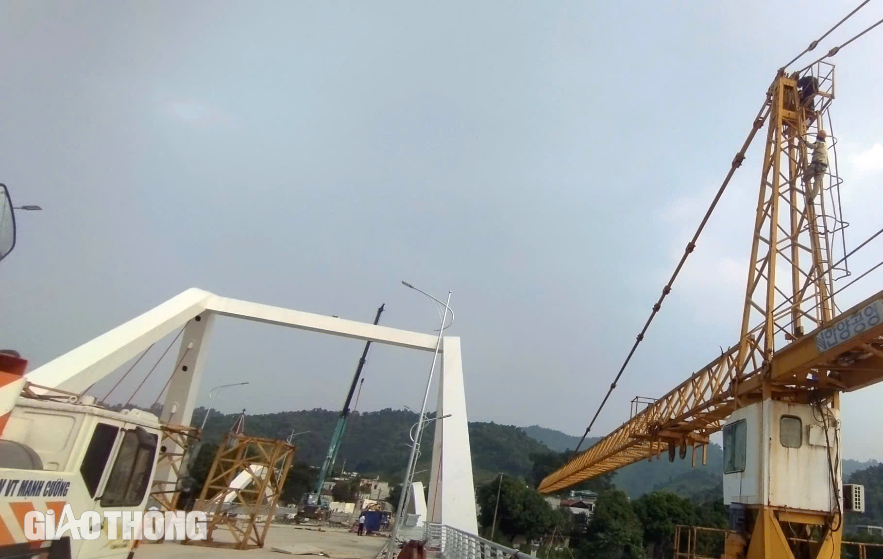 Cận cảnh cầu Phú Thịnh ở Lào Cai sắp về đích- Ảnh 8. Cận cảnh cầu Phú Thịnh ở Lào Cai sắp về đích- Ảnh 8.