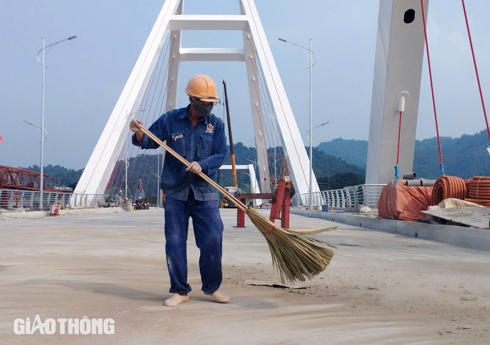 Cận cảnh cầu Phú Thịnh ở Lào Cai sắp về đích- Ảnh 9. Cận cảnh cầu Phú Thịnh ở Lào Cai sắp về đích- Ảnh 9.