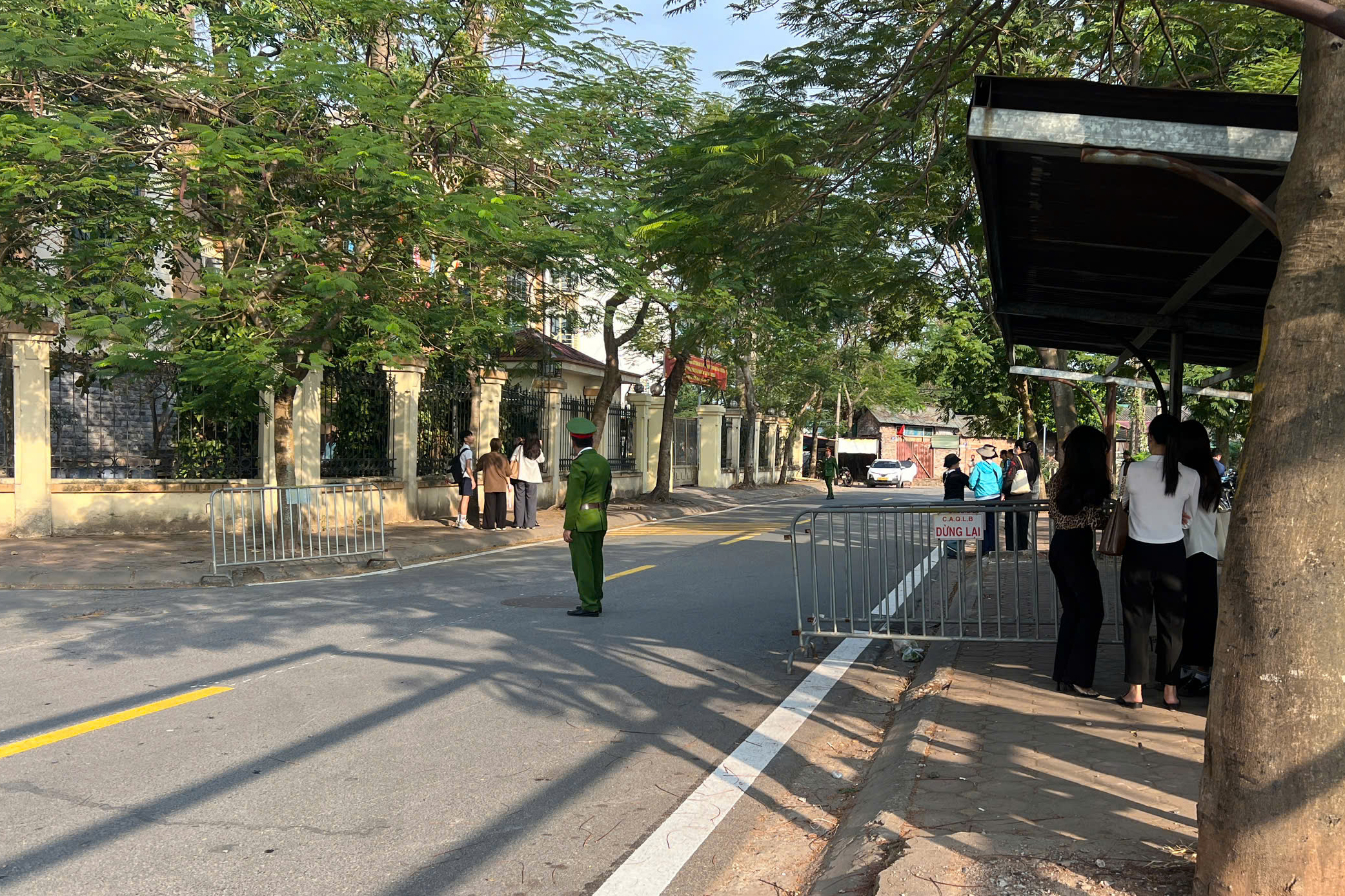 X&eacute;t xử vụ đ&aacute;nh nam sinh lớp 8 chết n&atilde;o: Bị c&aacute;o 16 tuổi sốt ph&aacute;t ban, kh&ocirc;ng thể tới to&agrave;- Ảnh 1.
