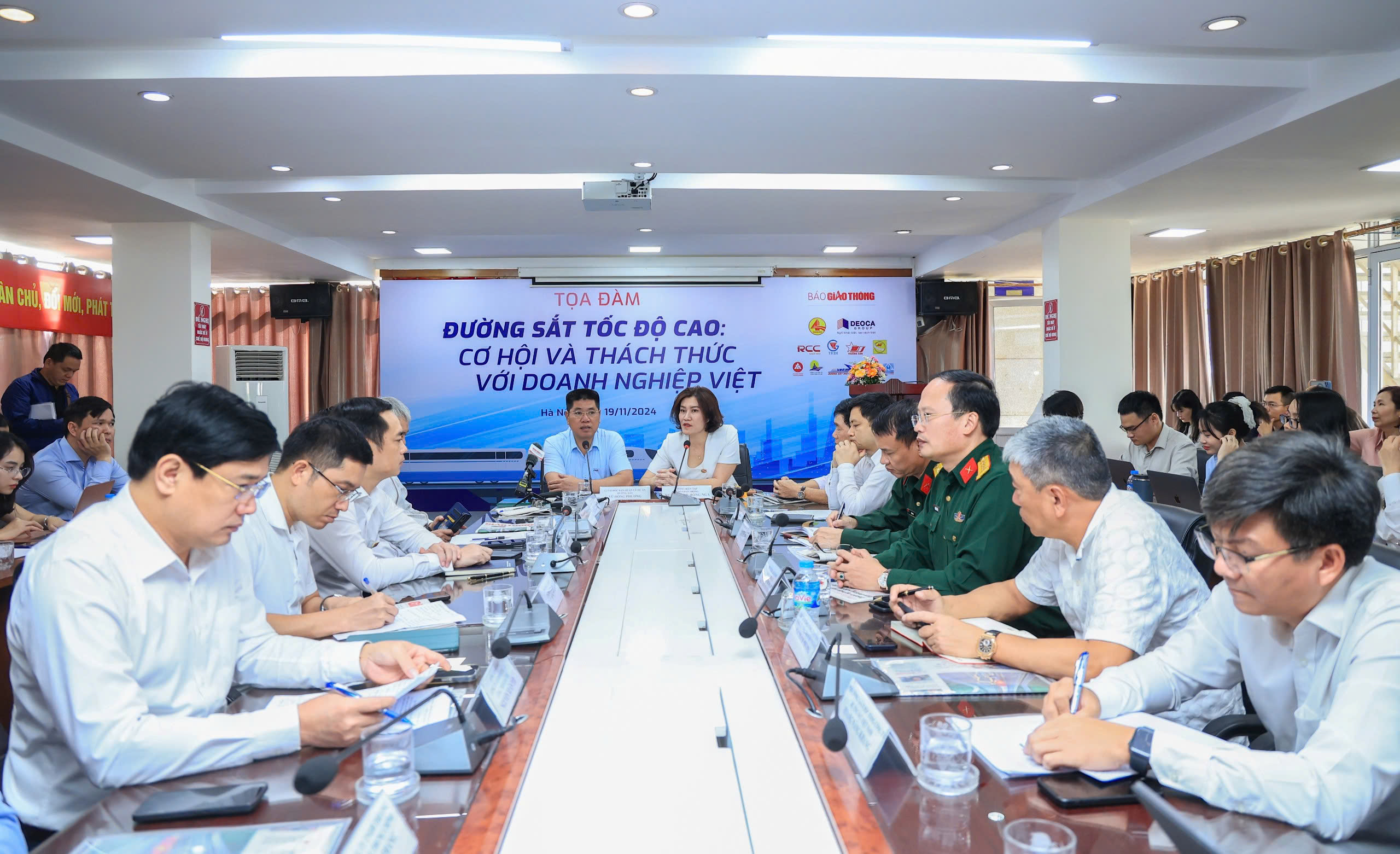 Trực tiếp: Tọa đ&agrave;m Đường sắt tốc độ cao - Cơ hội v&agrave; th&aacute;ch thức với doanh nghiệp Việt- Ảnh 1.