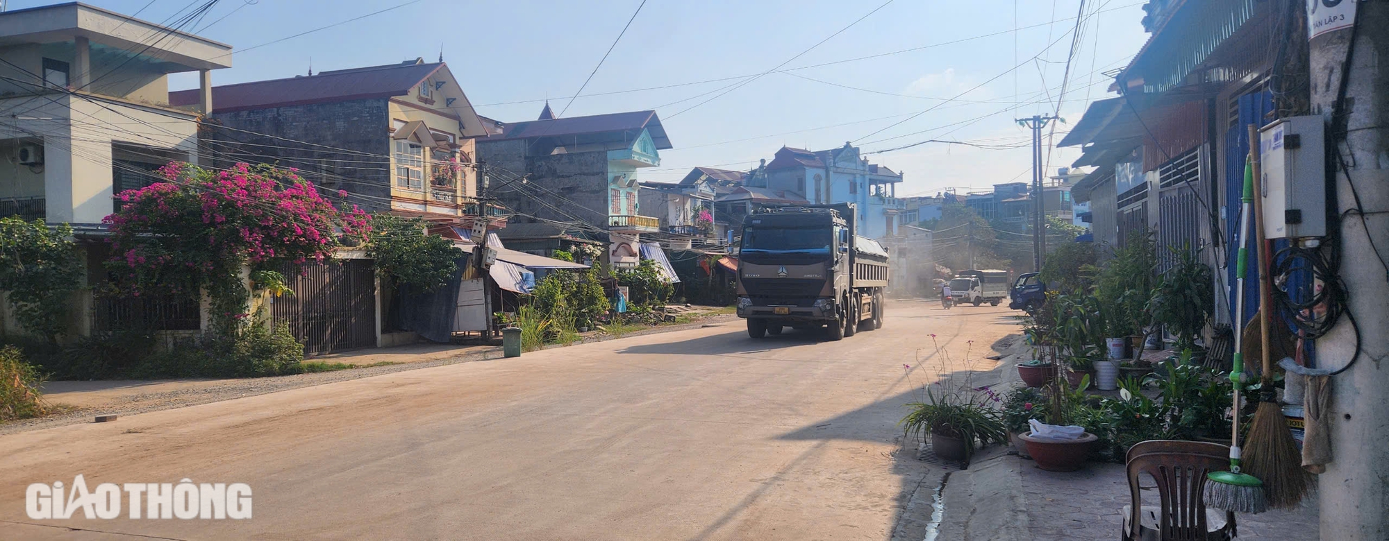 Th&aacute;i Nguy&ecirc;n: Người d&acirc;n khốn khổ v&igrave; bụi do xe chở đất phục vụ dự &aacute;n- Ảnh 10.