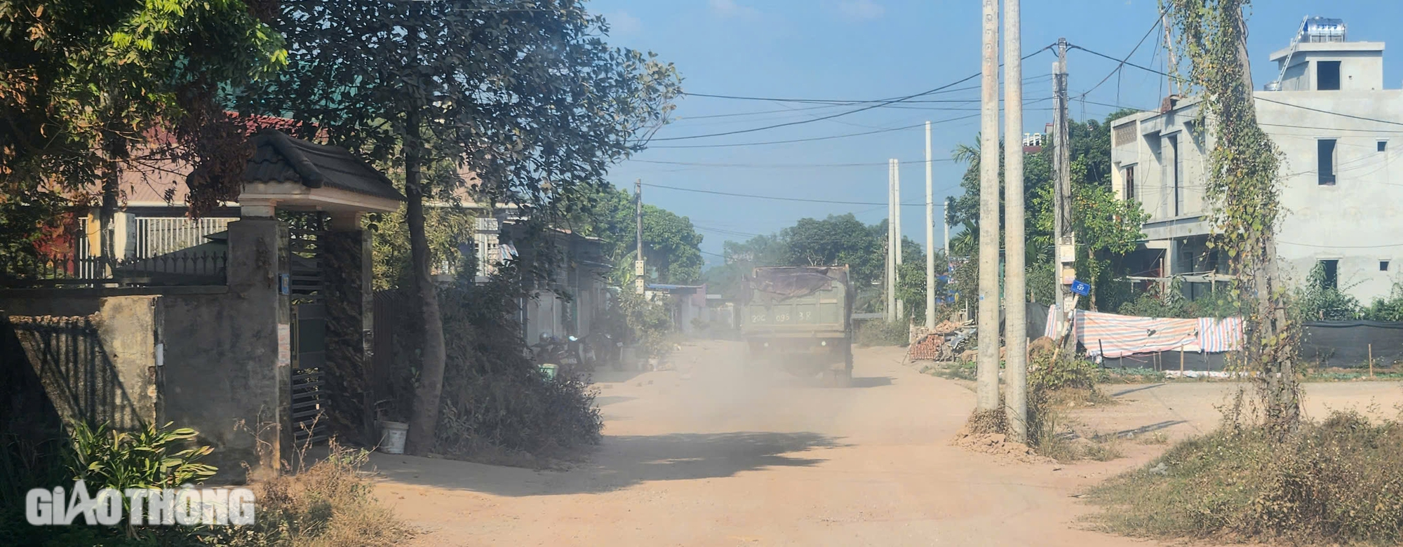 Th&aacute;i Nguy&ecirc;n: Người d&acirc;n khốn khổ v&igrave; bụi do xe chở đất phục vụ dự &aacute;n- Ảnh 6.