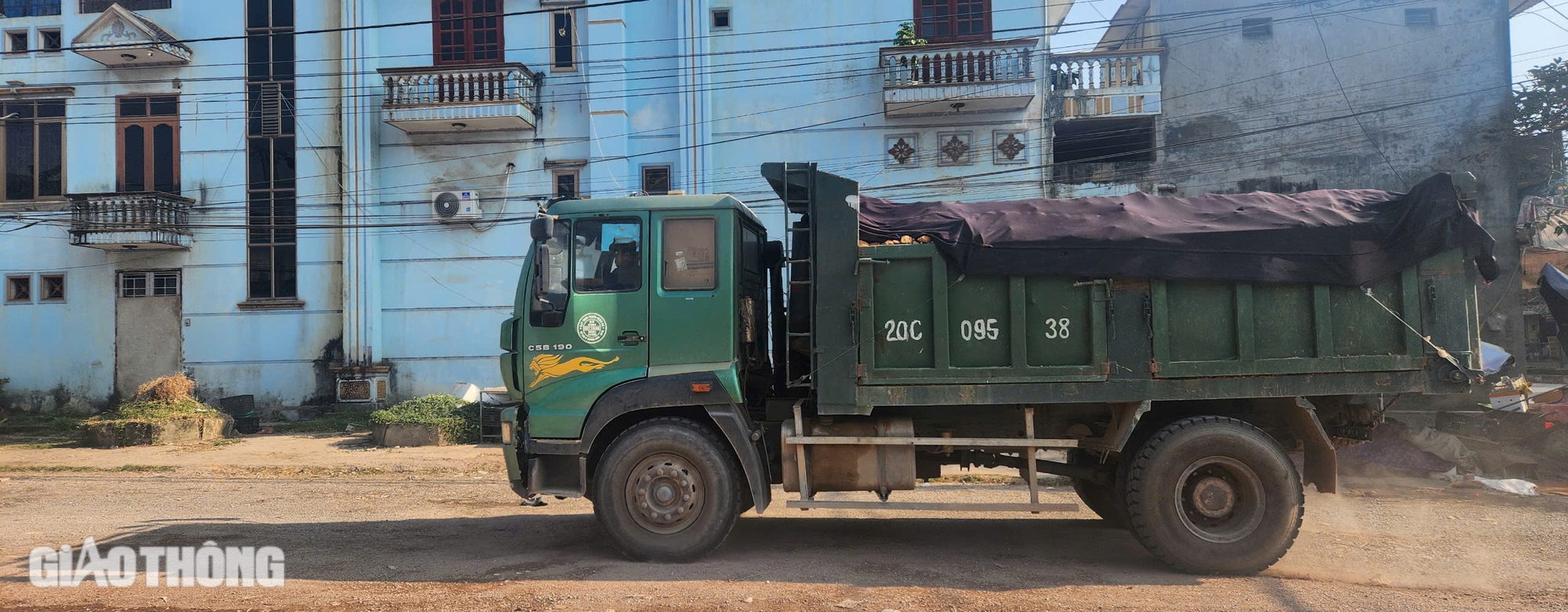 Th&aacute;i Nguy&ecirc;n: Người d&acirc;n khốn khổ v&igrave; bụi do xe chở đất phục vụ dự &aacute;n- Ảnh 9.