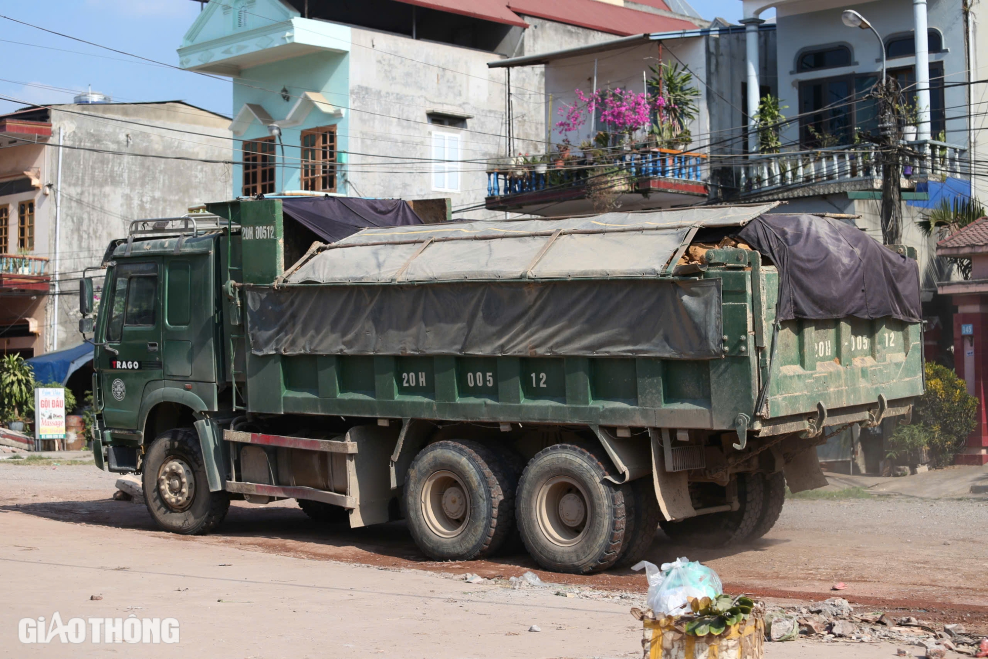 Th&aacute;i Nguy&ecirc;n: Người d&acirc;n khốn khổ v&igrave; bụi do xe chở đất phục vụ dự &aacute;n- Ảnh 14.