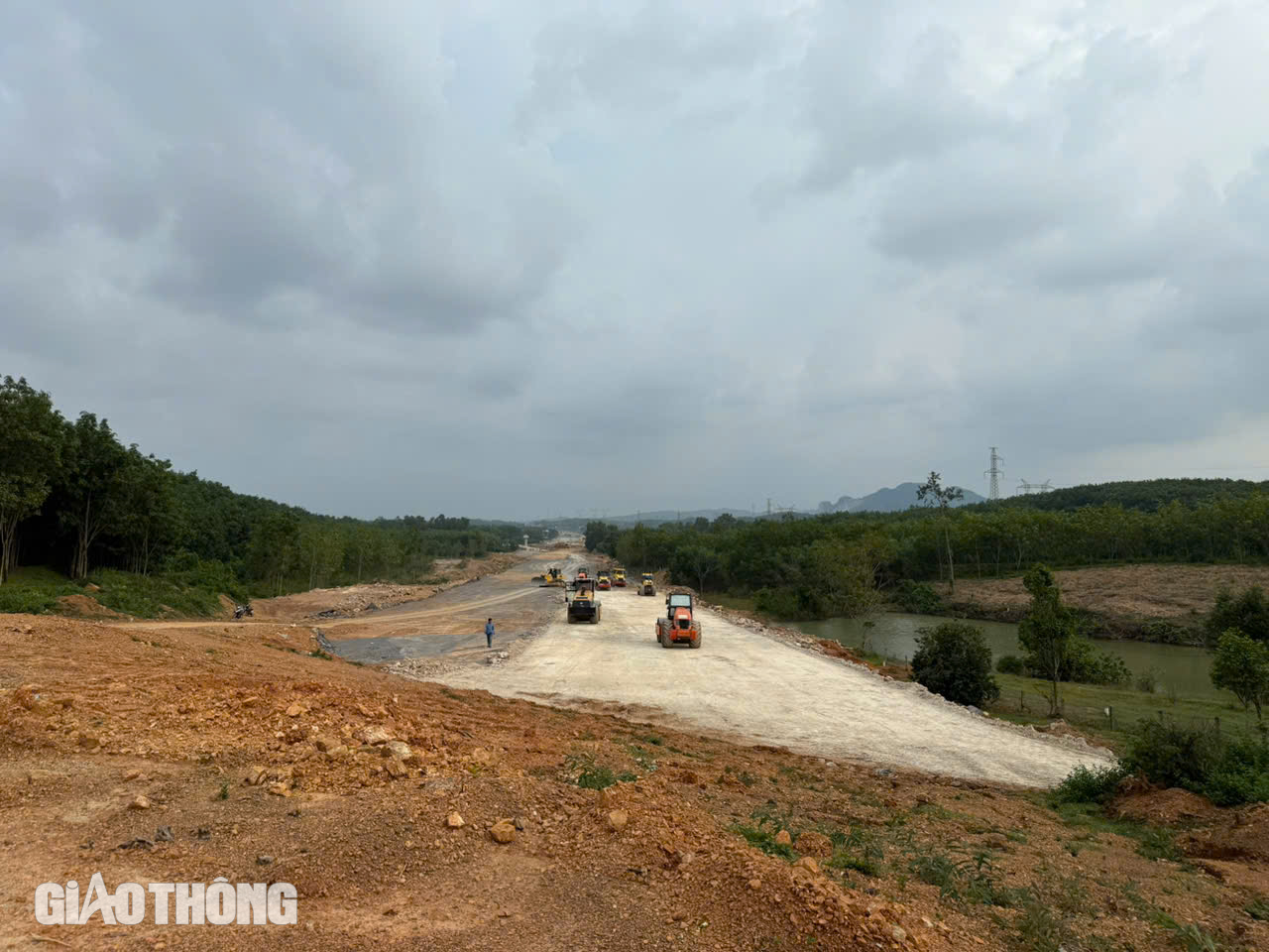 Nỗ lực đẩy tiến độ cao tốc qua Quảng B&igrave;nh- Ảnh 2.