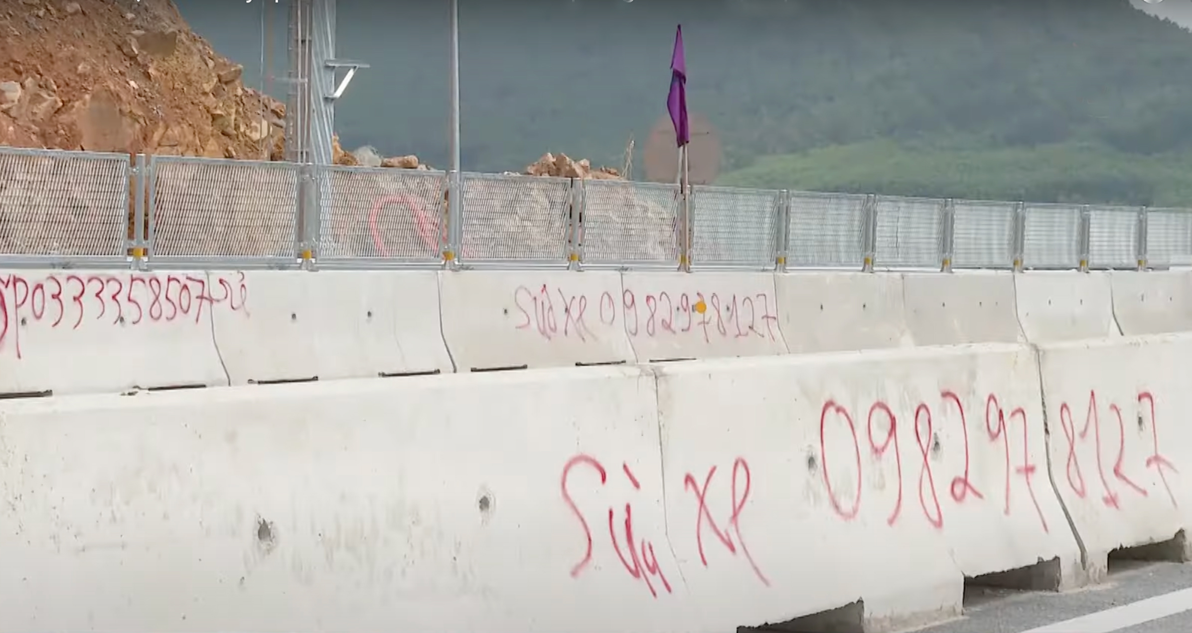 Sự thật sau việc Tập đo&agrave;n Sơn Hải tố kẻ xấu ph&aacute; nhiều biển b&aacute;o tr&ecirc;n cao tốc- Ảnh 4.