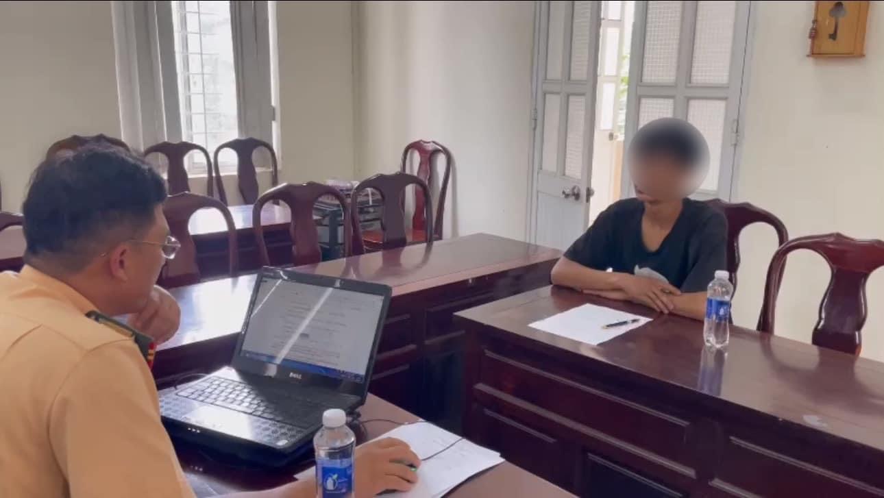 Tạm giữ h&igrave;nh sự ba qu&aacute;i xế bốc đầu, đ&aacute;nh v&otilde;ng tr&ecirc;n quốc lộ 51- Ảnh 1.