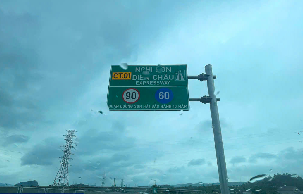 Sự thật sau việc Tập đo&agrave;n Sơn Hải tố kẻ xấu ph&aacute; nhiều biển b&aacute;o tr&ecirc;n cao tốc- Ảnh 5.