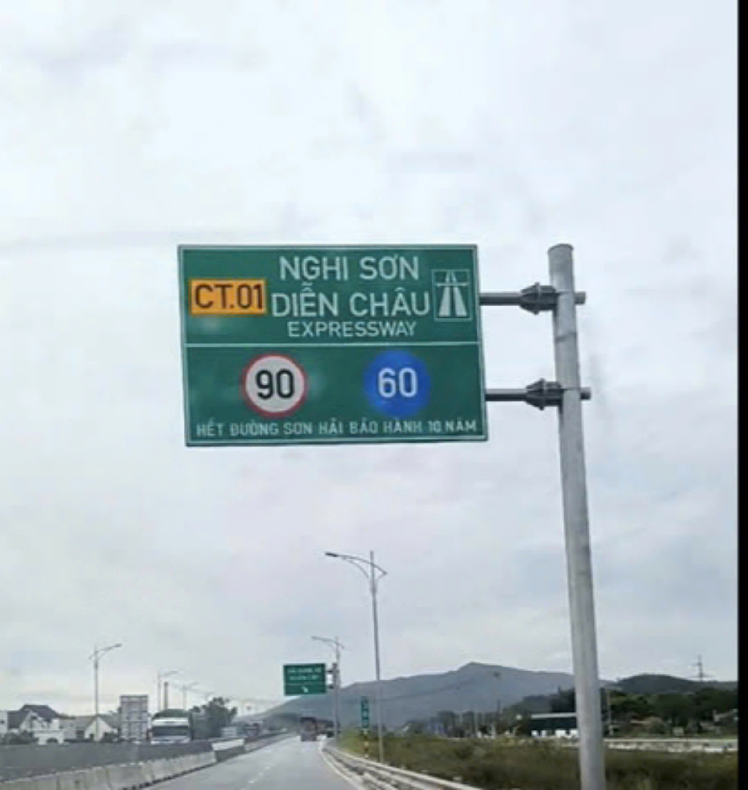 Sự thật sau việc Tập đo&agrave;n Sơn Hải tố kẻ xấu ph&aacute; nhiều biển b&aacute;o tr&ecirc;n cao tốc- Ảnh 3.