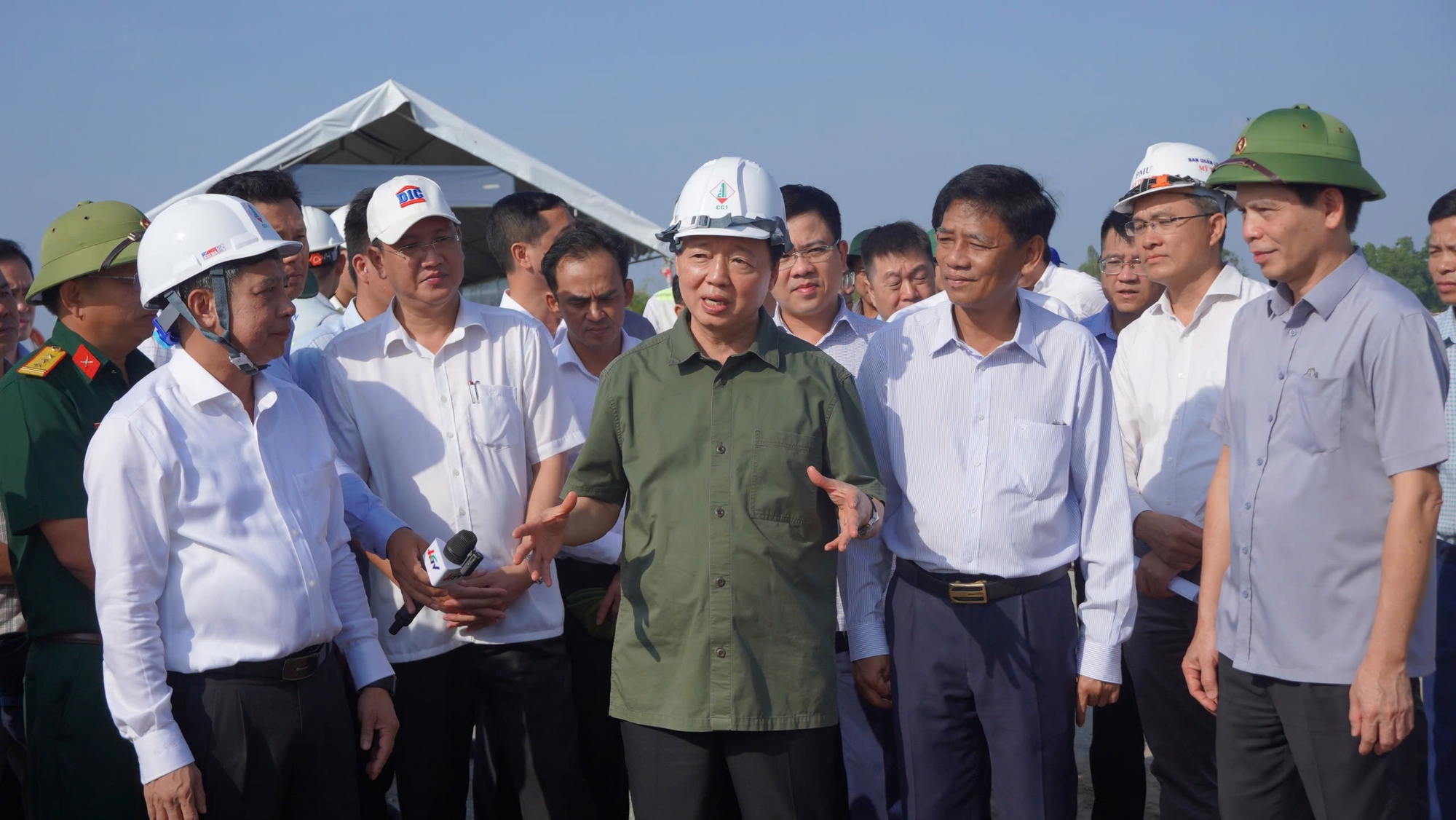 Ph&oacute; thủ tướng Trần Hồng H&agrave;: Phải ưu ti&ecirc;n nguồn c&aacute;t cho cao tốc Cần Thơ - C&agrave; Mau- Ảnh 1.