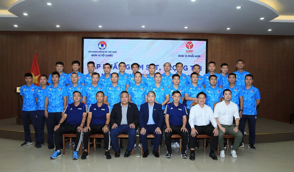 Trọng tài bóng đá Việt Nam ghi dấu ấn ở sân chơi quốc tế- Ảnh 1. Trọng tài bóng đá Việt Nam ghi dấu ấn ở sân chơi quốc tế- Ảnh 1.