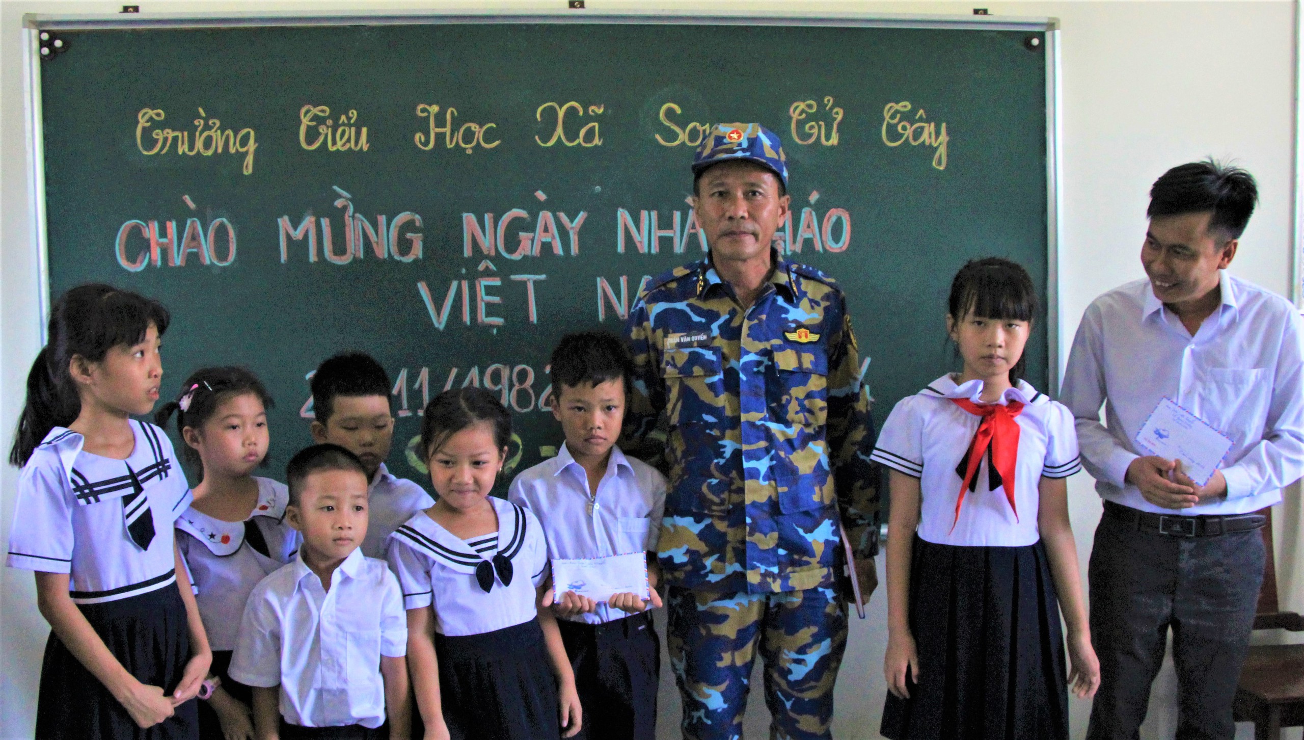 Ng&agrave;y Nh&agrave; gi&aacute;o Việt Nam tr&ecirc;n quần đảo Trường Sa- Ảnh 1.