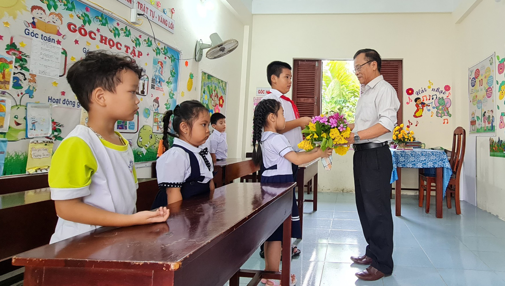 Ng&agrave;y Nh&agrave; gi&aacute;o Việt Nam tr&ecirc;n quần đảo Trường Sa- Ảnh 4.