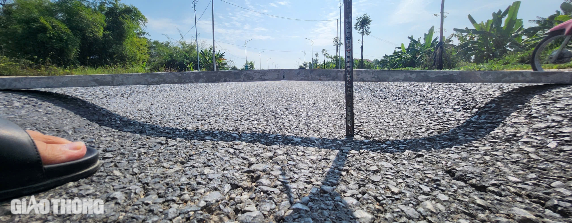 Đường trăm tỷ ở Thái Nguyên xuất hiện vệt lún sâu 10cm sau hơn một năm sử dụng- Ảnh 5. Đường trăm tỷ ở Thái Nguyên xuất hiện vệt lún sâu 10cm sau hơn một năm sử dụng- Ảnh 5.