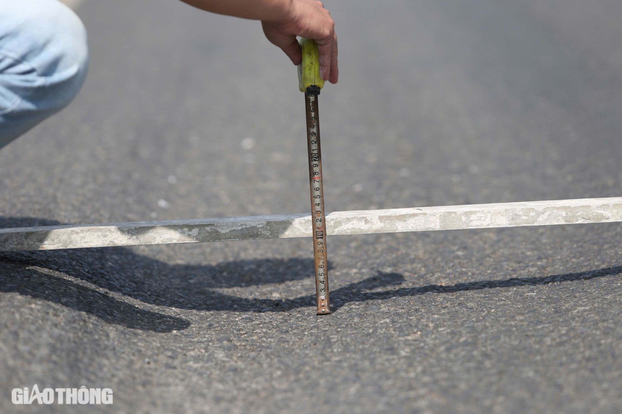 Đường trăm tỷ ở Thái Nguyên xuất hiện vệt lún sâu 10cm sau hơn một năm sử dụng- Ảnh 7. Đường trăm tỷ ở Thái Nguyên xuất hiện vệt lún sâu 10cm sau hơn một năm sử dụng- Ảnh 7.