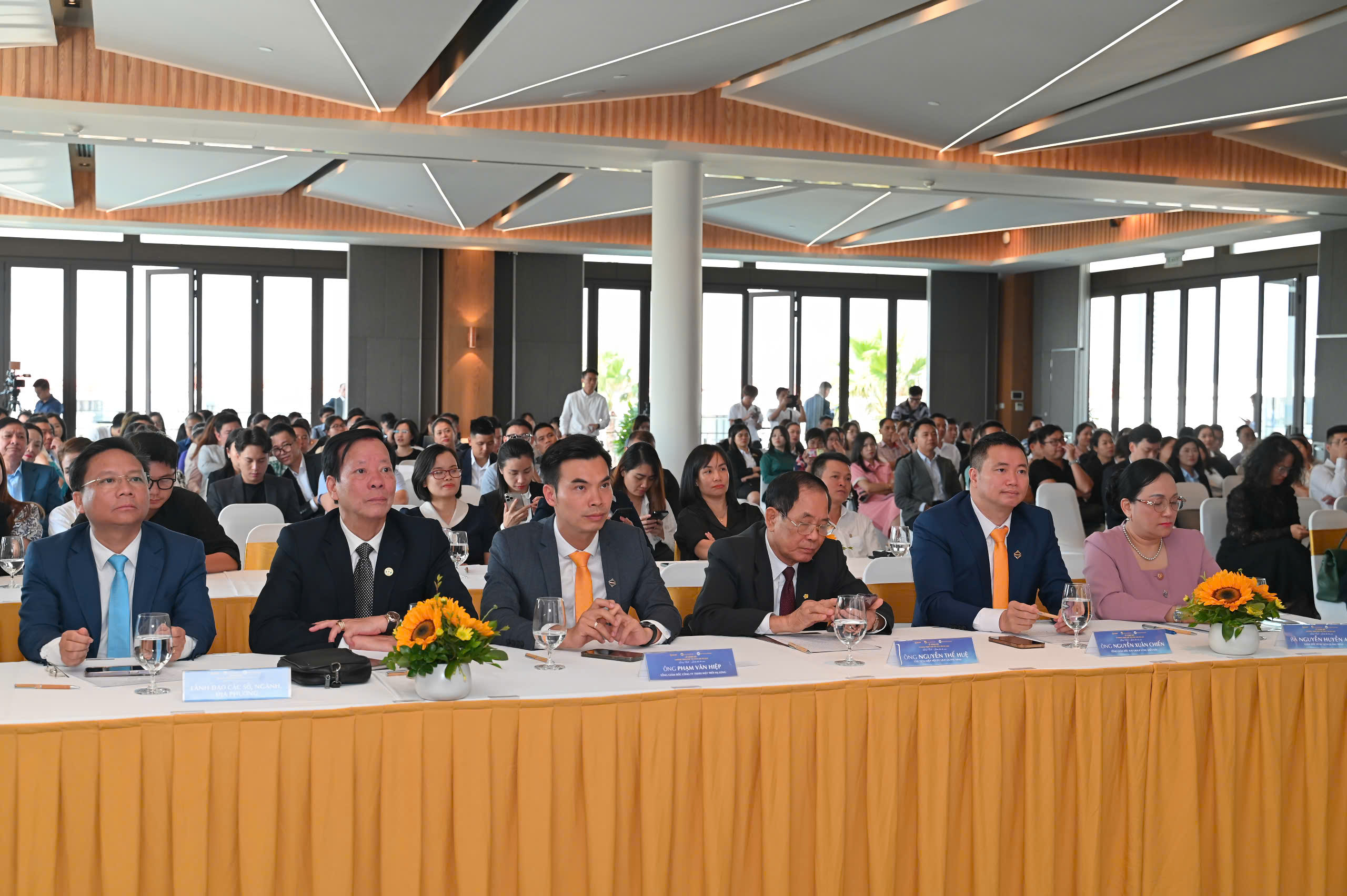 Những tuyến đường mới đưa kh&aacute;ch Trung Quốc đến Quảng Ninh- Ảnh 5.