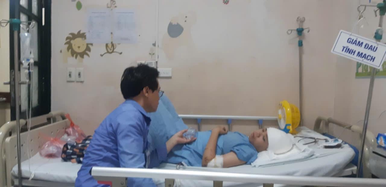 Gia cảnh bần c&ugrave;ng của thầy gi&aacute;o c&oacute; con trai bị tai nạn chấn thương sọ n&atilde;o- Ảnh 1.