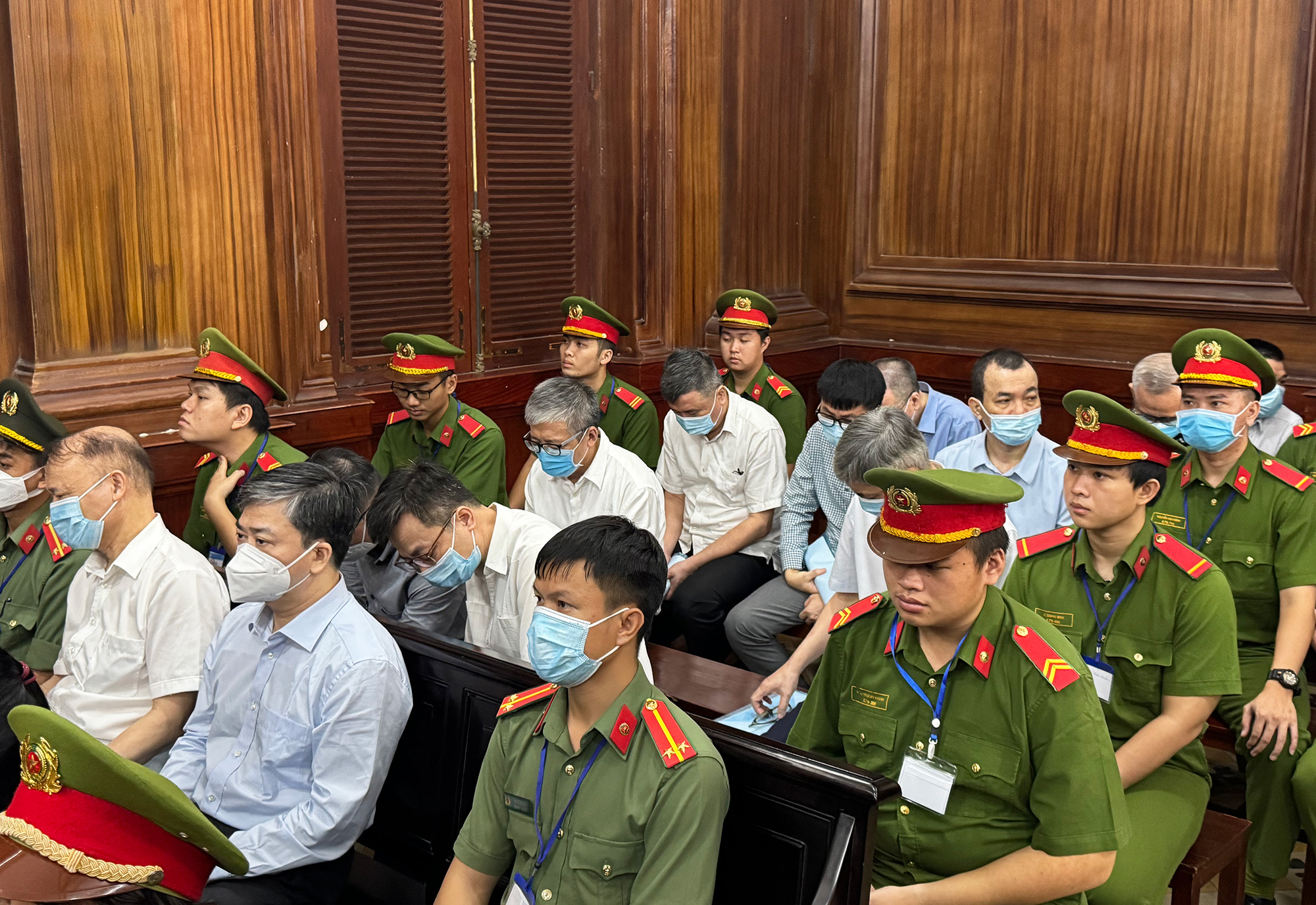 Cựu B&iacute; thư Bến Tre L&ecirc; Đức Thọ hầu t&ograve;a v&igrave; sai phạm tại Xuy&ecirc;n Việt Oil- Ảnh 1.