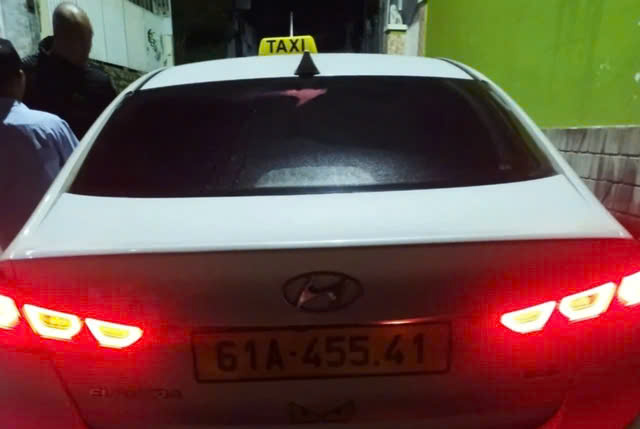 T&agrave;i xế &ldquo;taxi d&ugrave;" xịt hơi cay v&agrave;o mặt kh&aacute;ch tại Đ&agrave; Lạt khai g&igrave; với cơ quan điều tra?- Ảnh 2.