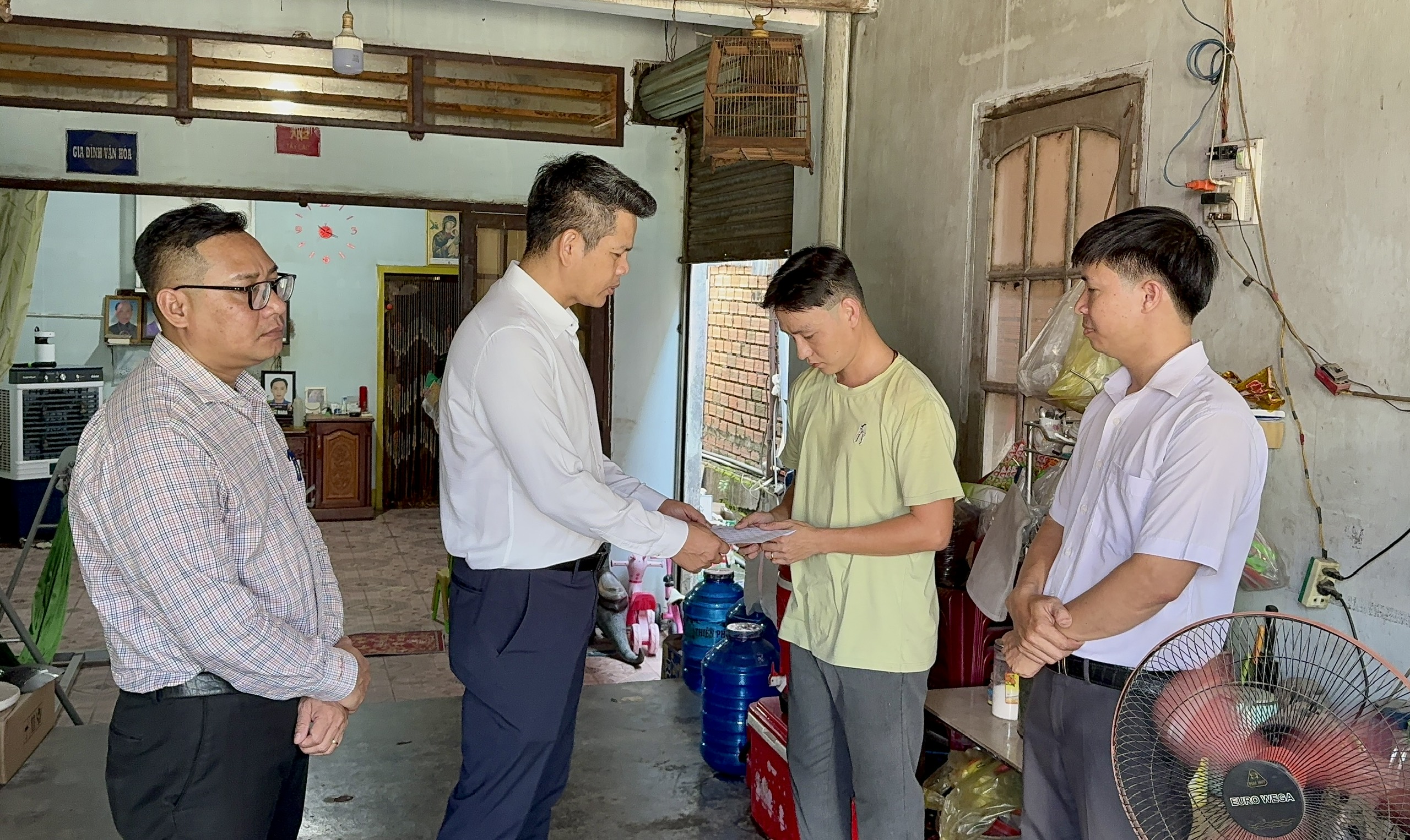 Đồng Nai: Thăm hỏi, chia sẻ kh&oacute; khăn với gia đ&igrave;nh nạn nh&acirc;n tai nạn giao th&ocirc;ng- Ảnh 3.
