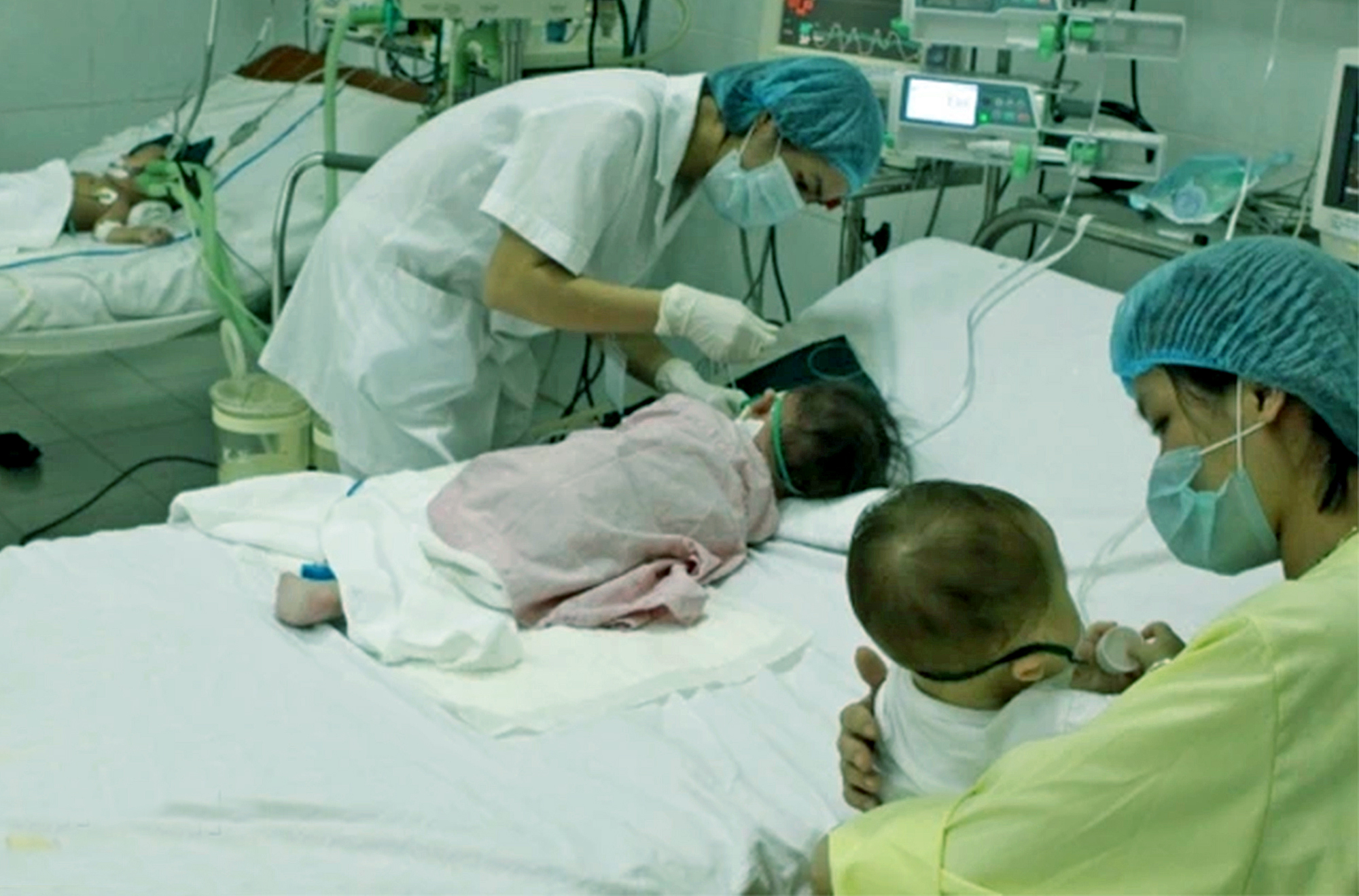 Trẻ mắc sởi, khi n&agrave;o cần đưa đến viện?- Ảnh 1.