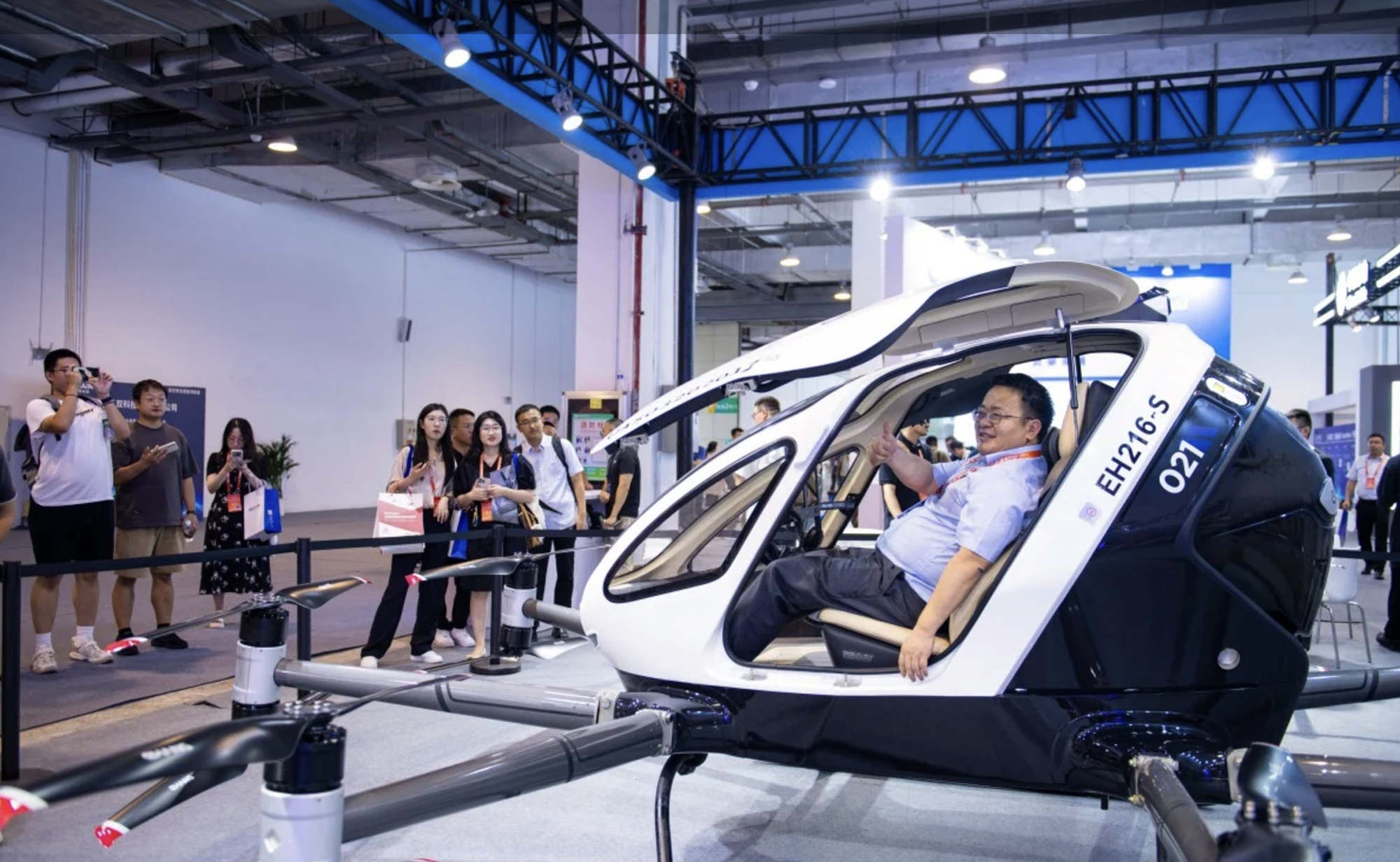 Trung Quốc: &ldquo;Kh&aacute;t&rdquo; nh&acirc;n lực điều khiển m&aacute;y bay kh&ocirc;ng người l&aacute;i- Ảnh 2.