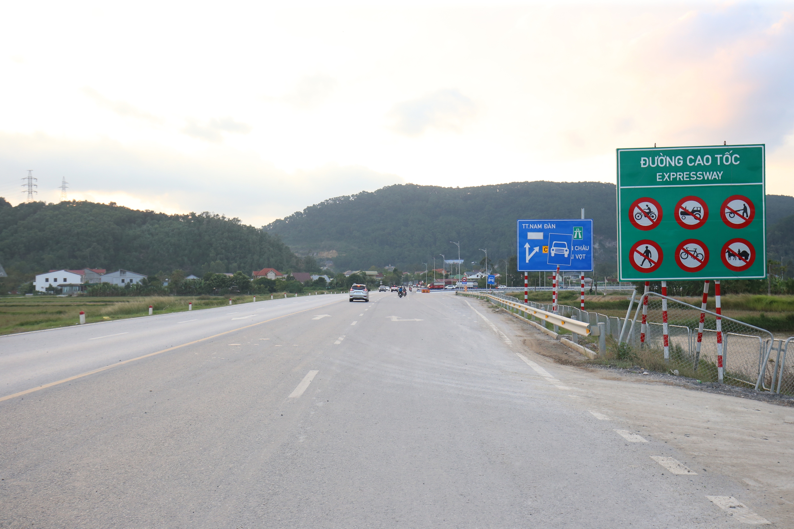 To&agrave;n cảnh khu vực đặt nh&agrave; ga đường sắt tốc độ cao trục Bắc - Nam qua Nghệ An- Ảnh 6.