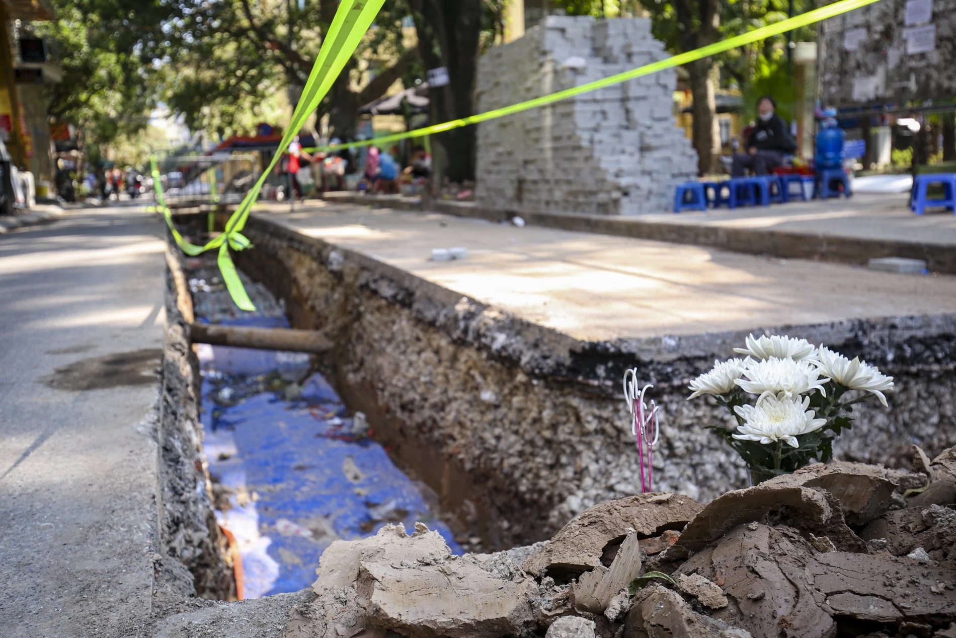 Vì sao chưa di chuyển gần 150 bộ hài cốt phát hiện ở ngõ phố Tây Sơn?- Ảnh 1. Vì sao chưa di chuyển gần 150 bộ hài cốt phát hiện ở ngõ phố Tây Sơn?- Ảnh 1.