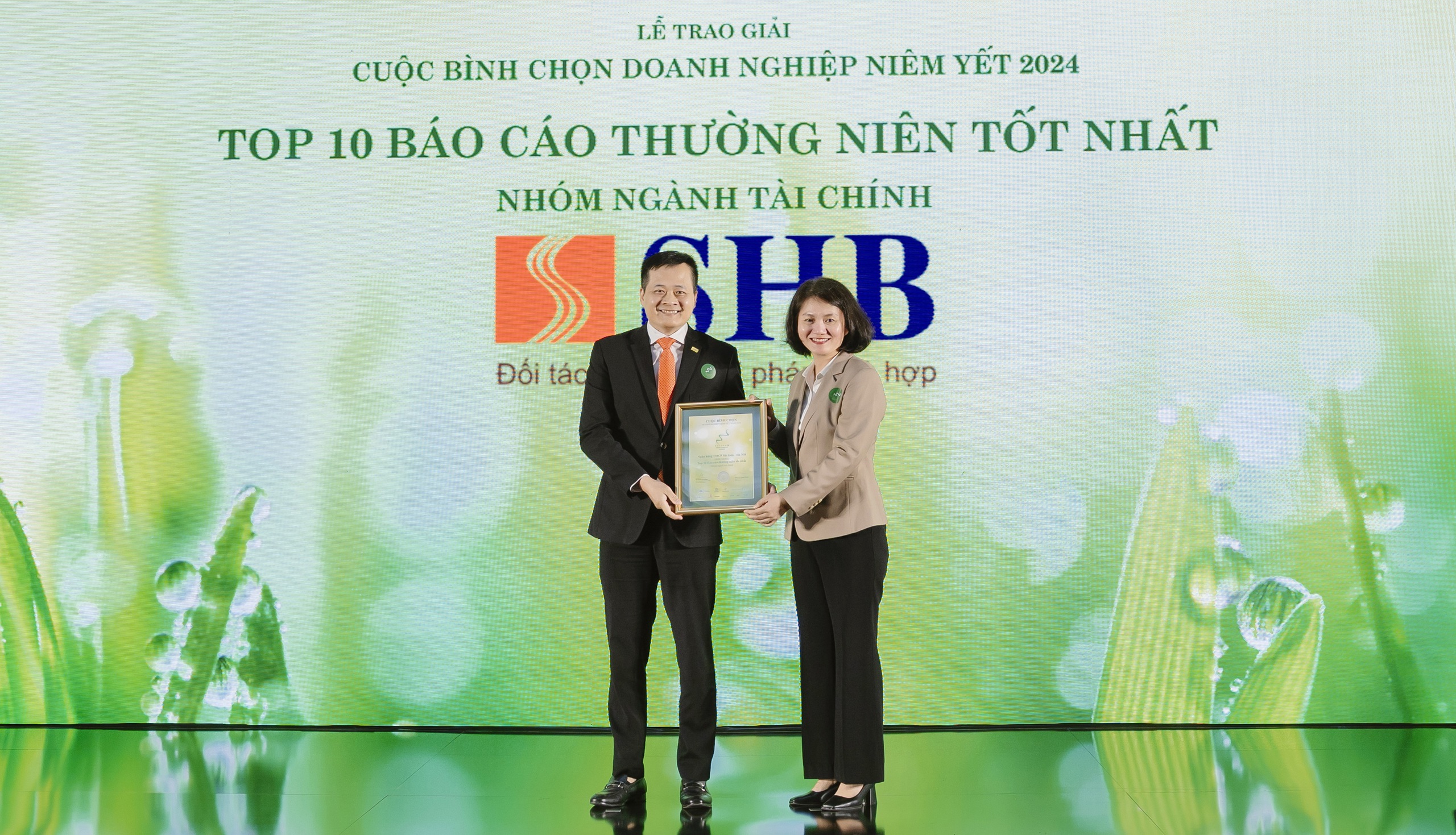 SHB lọt Top 10 doanh nghiệp c&oacute; b&aacute;o c&aacute;o thường ni&ecirc;n tốt nhất ng&agrave;nh t&agrave;i ch&iacute;nh- Ảnh 1.