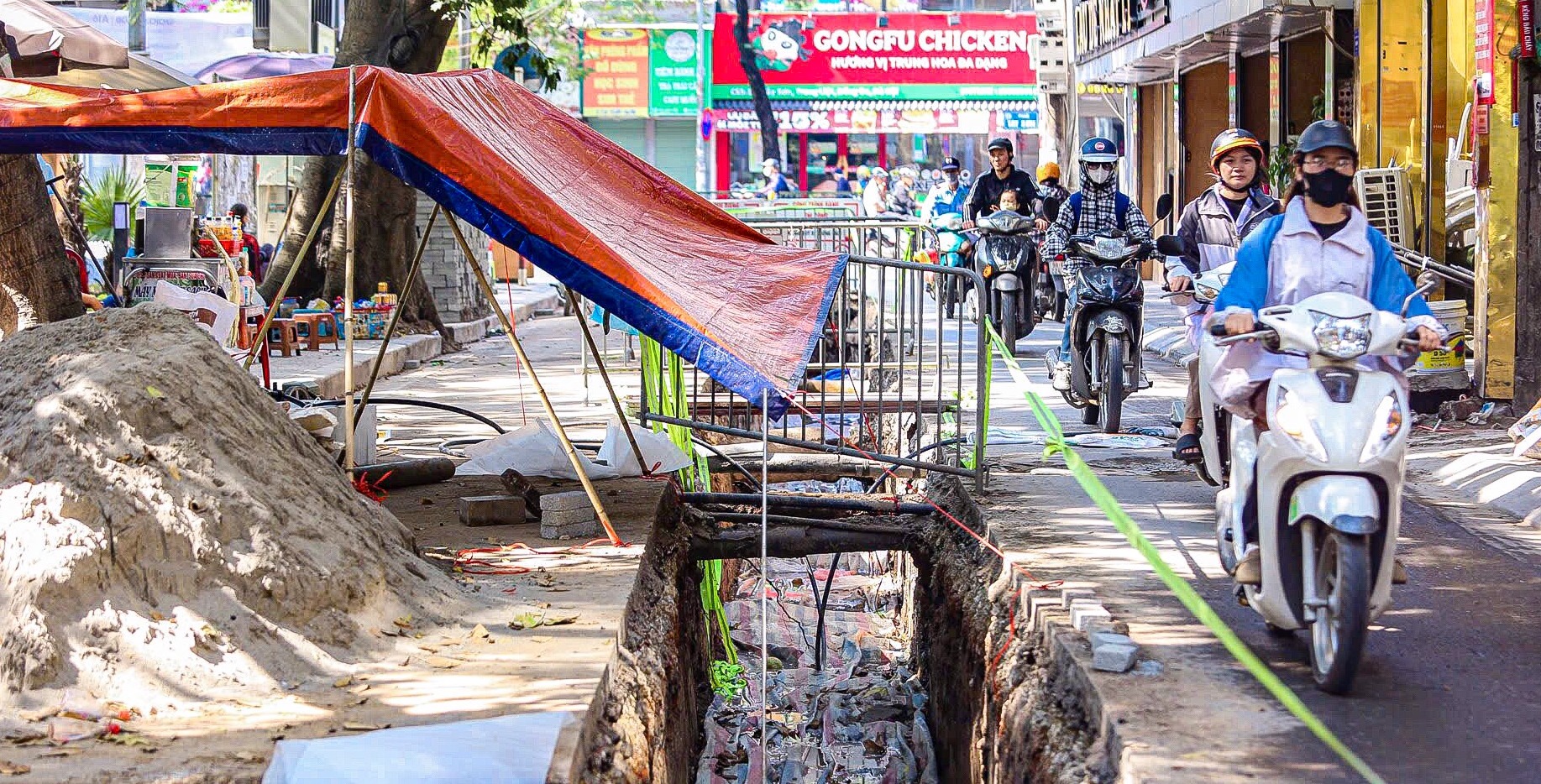 Hiện trường nơi phát hiện gần 150 bộ hài cốt ở phố Tây Sơn- Ảnh 10. Hiện trường nơi phát hiện gần 150 bộ hài cốt ở phố Tây Sơn- Ảnh 10.