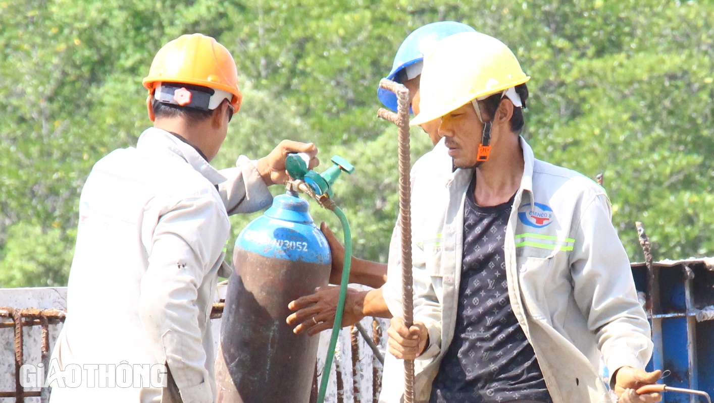 Hiện trạng n&uacute;t giao cao tốc Bến Lức - Long Th&agrave;nh với QL51 trước ng&agrave;y l&agrave;m cầu vượt- Ảnh 11.