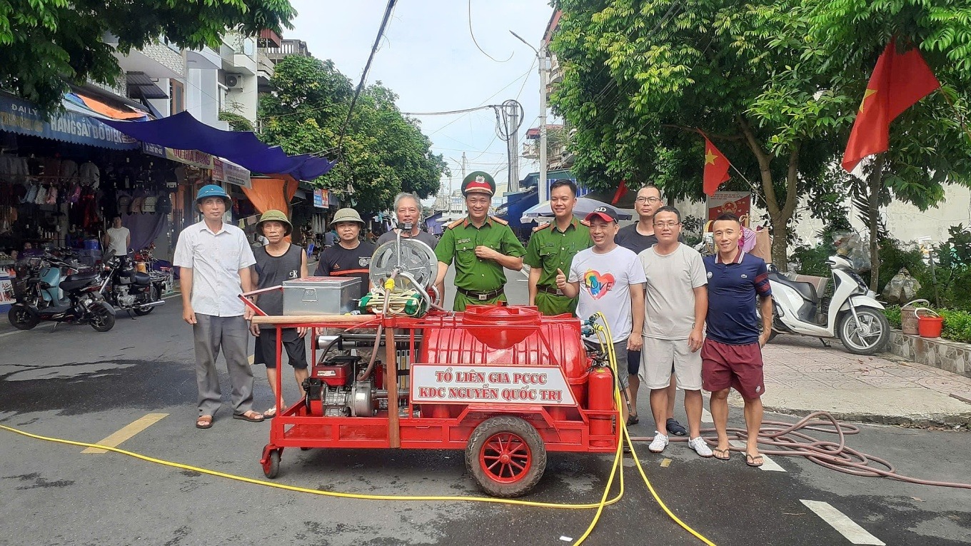 Người đ&agrave;n &ocirc;ng Hải Dương chế tạo xe chữa ch&aacute;y mini phục vụ cộng đồng- Ảnh 1.