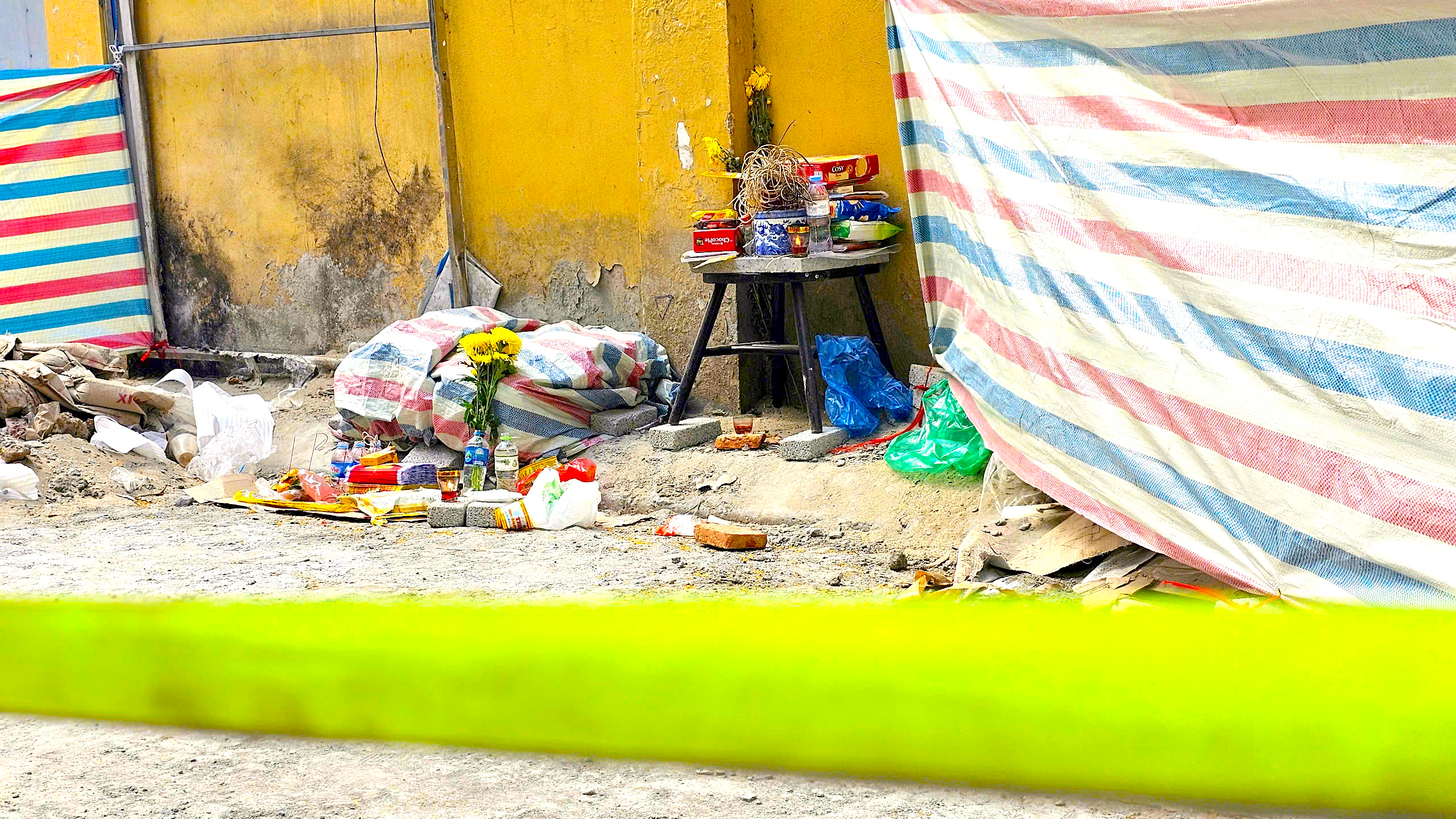 Hiện trường nơi phát hiện gần 150 bộ hài cốt ở phố Tây Sơn- Ảnh 4. Hiện trường nơi phát hiện gần 150 bộ hài cốt ở phố Tây Sơn- Ảnh 4.