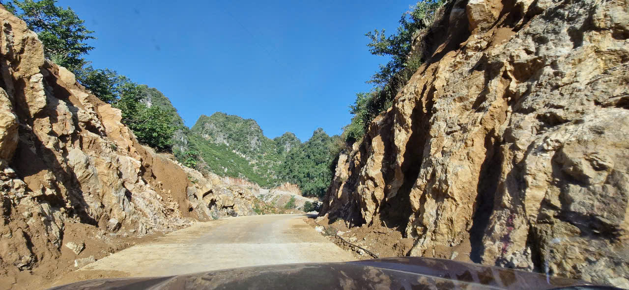 Tận thấy c&ocirc;ng nh&acirc;n ph&aacute; n&uacute;i mở đường, ph&aacute; thế độc đạo tại Lạng Sơn- Ảnh 20.