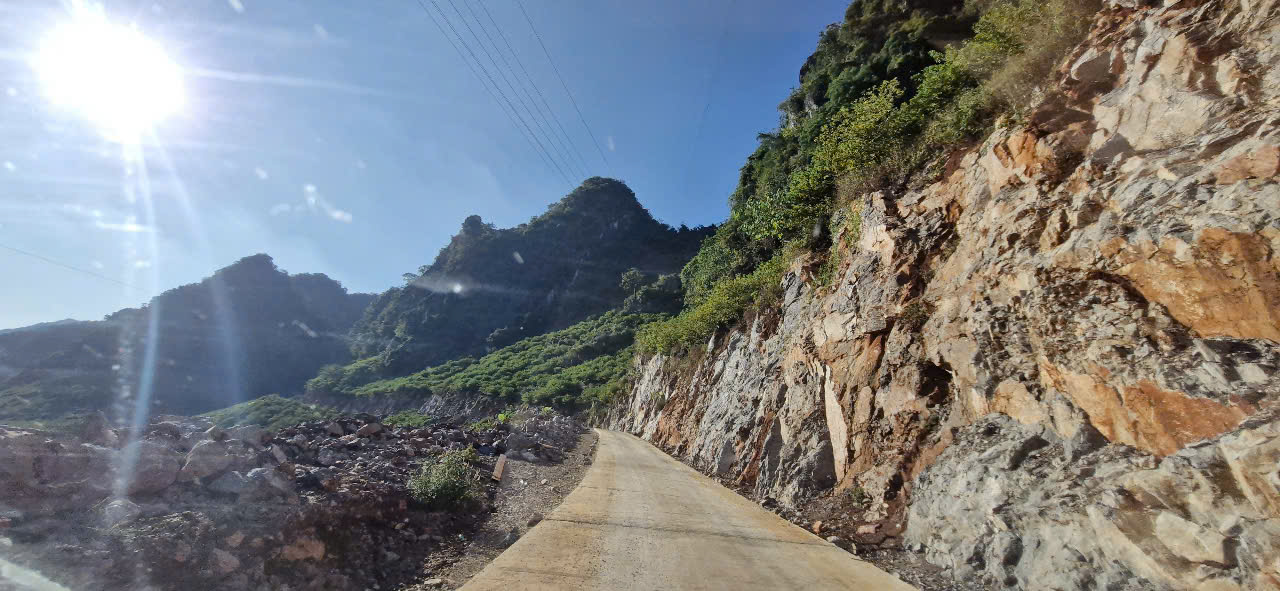 Tận thấy c&ocirc;ng nh&acirc;n ph&aacute; n&uacute;i mở đường, ph&aacute; thế độc đạo tại Lạng Sơn- Ảnh 16.