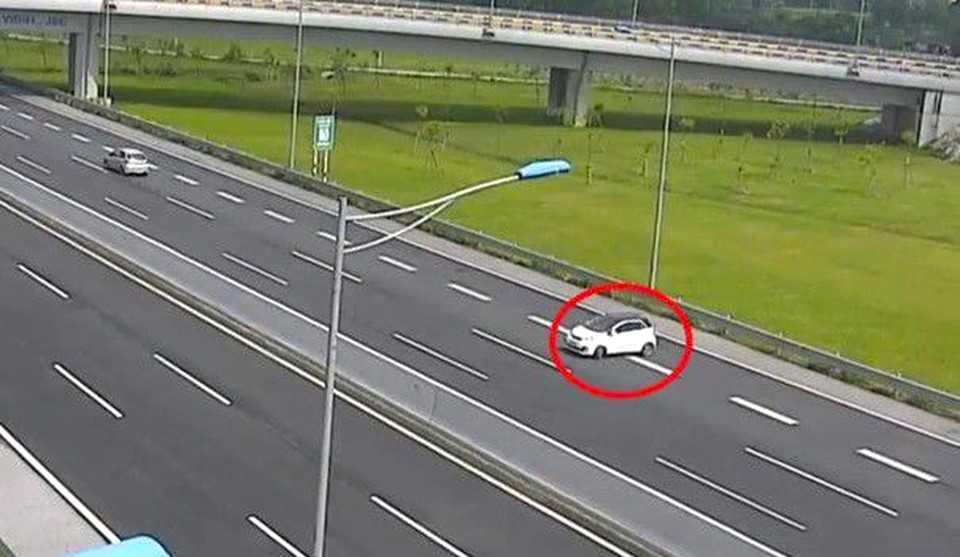 Chặn đứng hành vi đi ngược chiều, lùi xe trên cao tốc- Ảnh 1. Chặn đứng hành vi đi ngược chiều, lùi xe trên cao tốc- Ảnh 1.