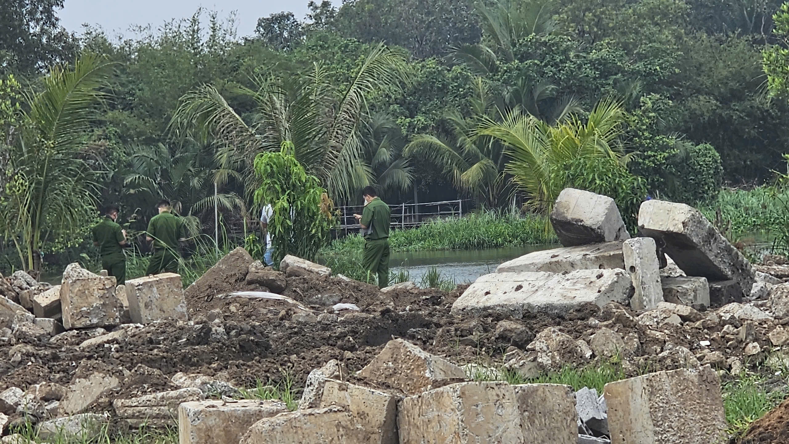 Điều tra vụ người đ&agrave;n &ocirc;ng tử vong bất thường tr&ecirc;n s&ocirc;ng ở TP.HCM- Ảnh 1.