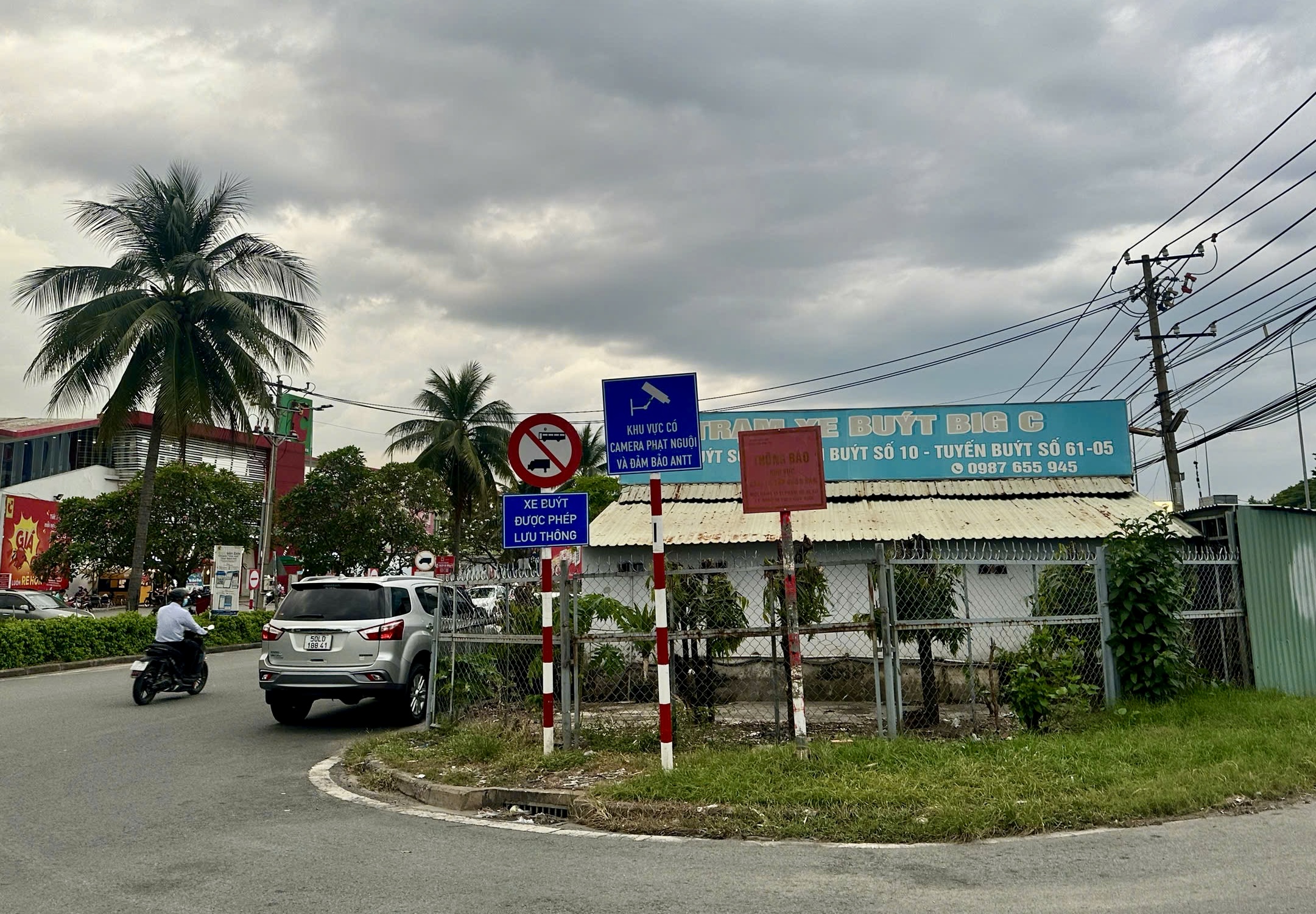 Chỉnh trang h&agrave;nh lang ATGT quốc lộ ở ng&atilde; tư Vũng T&agrave;u- Ảnh 5.