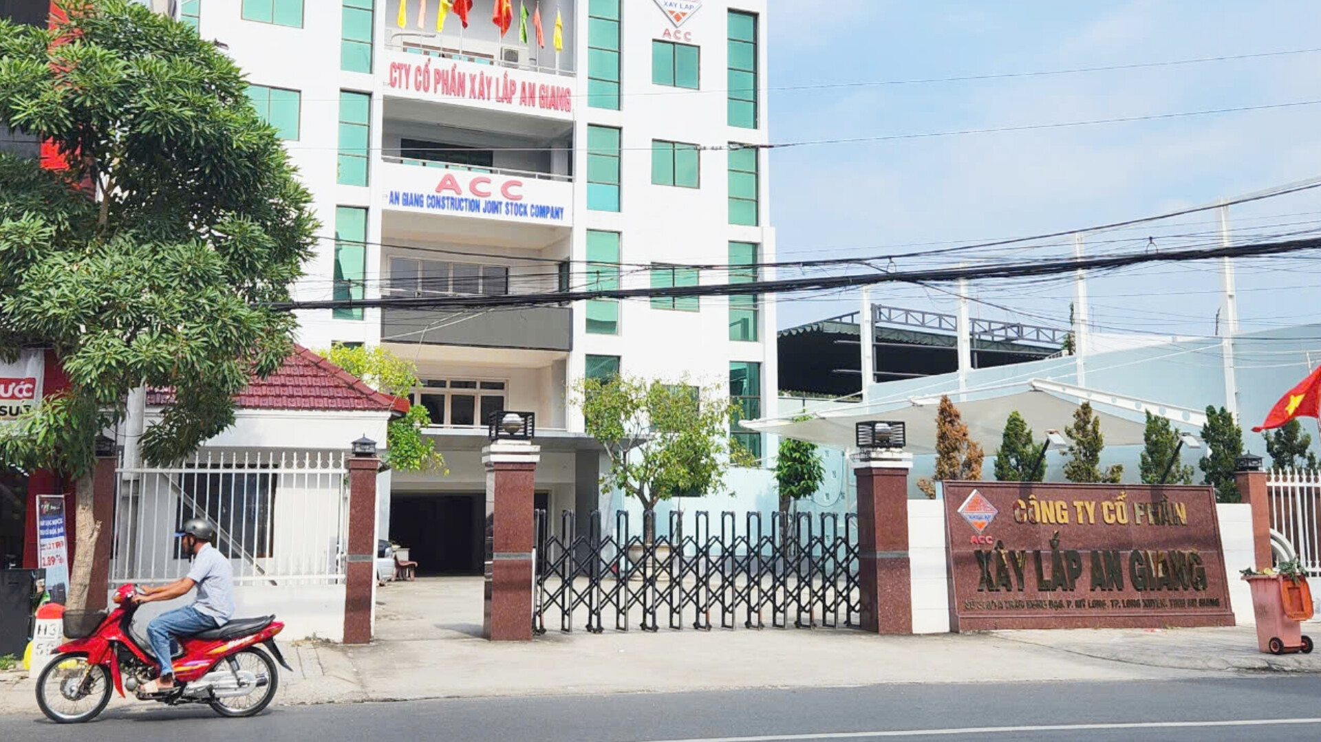 UBND tỉnh An Giang v&agrave;o cuộc vụ khai th&aacute;c tr&aacute;i ph&eacute;p hơn 875.000m3 đất- Ảnh 1.