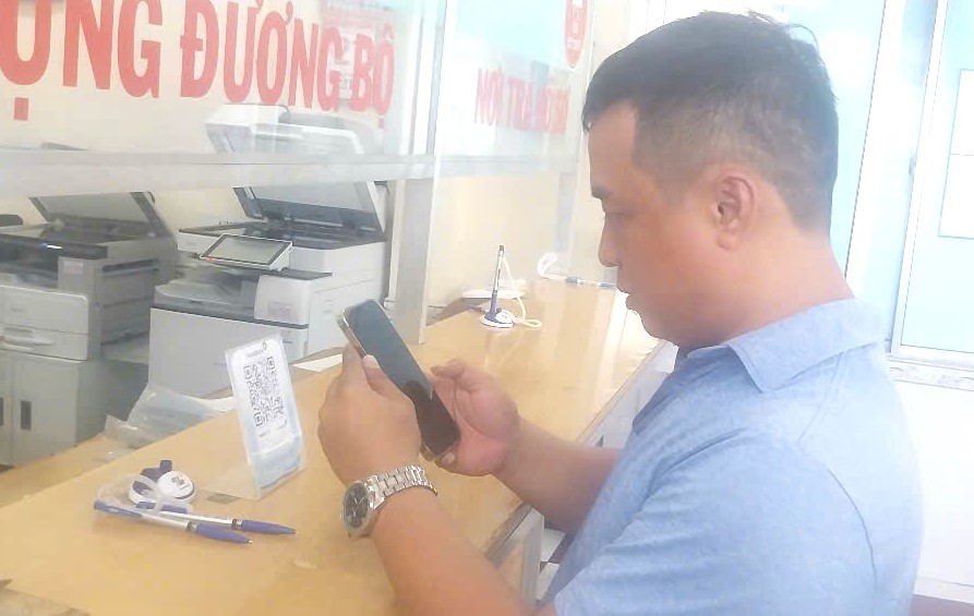 Ứng dụng c&ocirc;ng nghệ để thuận lợi cho t&agrave;i xế thanh to&aacute;n phương tiện khi đăng kiểm- Ảnh 2.