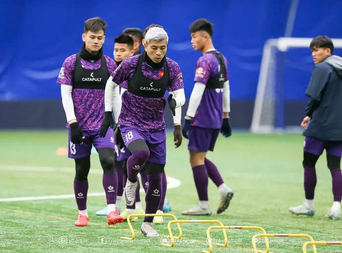 Tuyển Việt Nam tập trên sân đặc biệt nhất tại Hàn Quốc- Ảnh 1. Tuyển Việt Nam tập trên sân đặc biệt nhất tại Hàn Quốc- Ảnh 1.