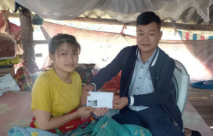 Báo Giao thông trao tiền bạn đọc hỗ trợ nạn nhân TNGT tại Yên Bái- Ảnh 1. Báo Giao thông trao tiền bạn đọc hỗ trợ nạn nhân TNGT tại Yên Bái- Ảnh 1.