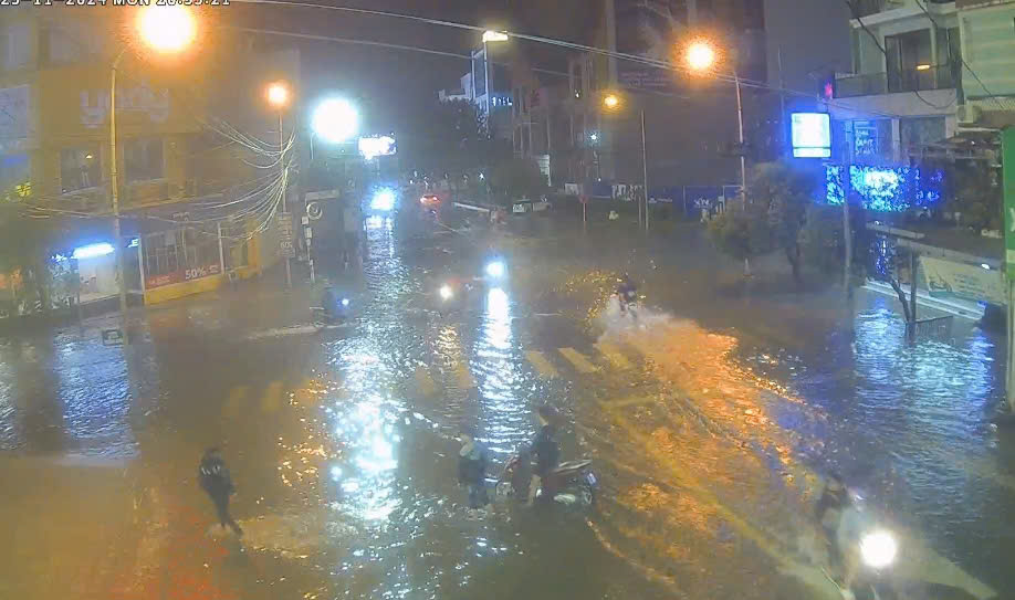 Thừa Thi&ecirc;n - Huế: Mưa lớn g&acirc;y sạt trượt ta luy dương cao tốc La Sơn - T&uacute;y Loan- Ảnh 4.