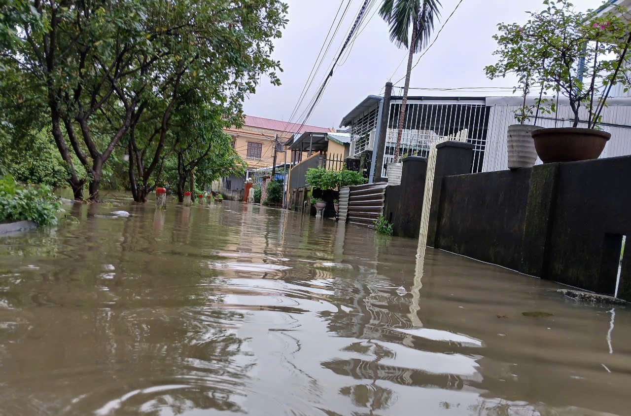 Thừa Thiên Huế: Sơ tán 43 hộ dân vùng nguy cơ sạt lở đến nơi an toàn- Ảnh 1. Thừa Thiên Huế: Sơ tán 43 hộ dân vùng nguy cơ sạt lở đến nơi an toàn- Ảnh 1.