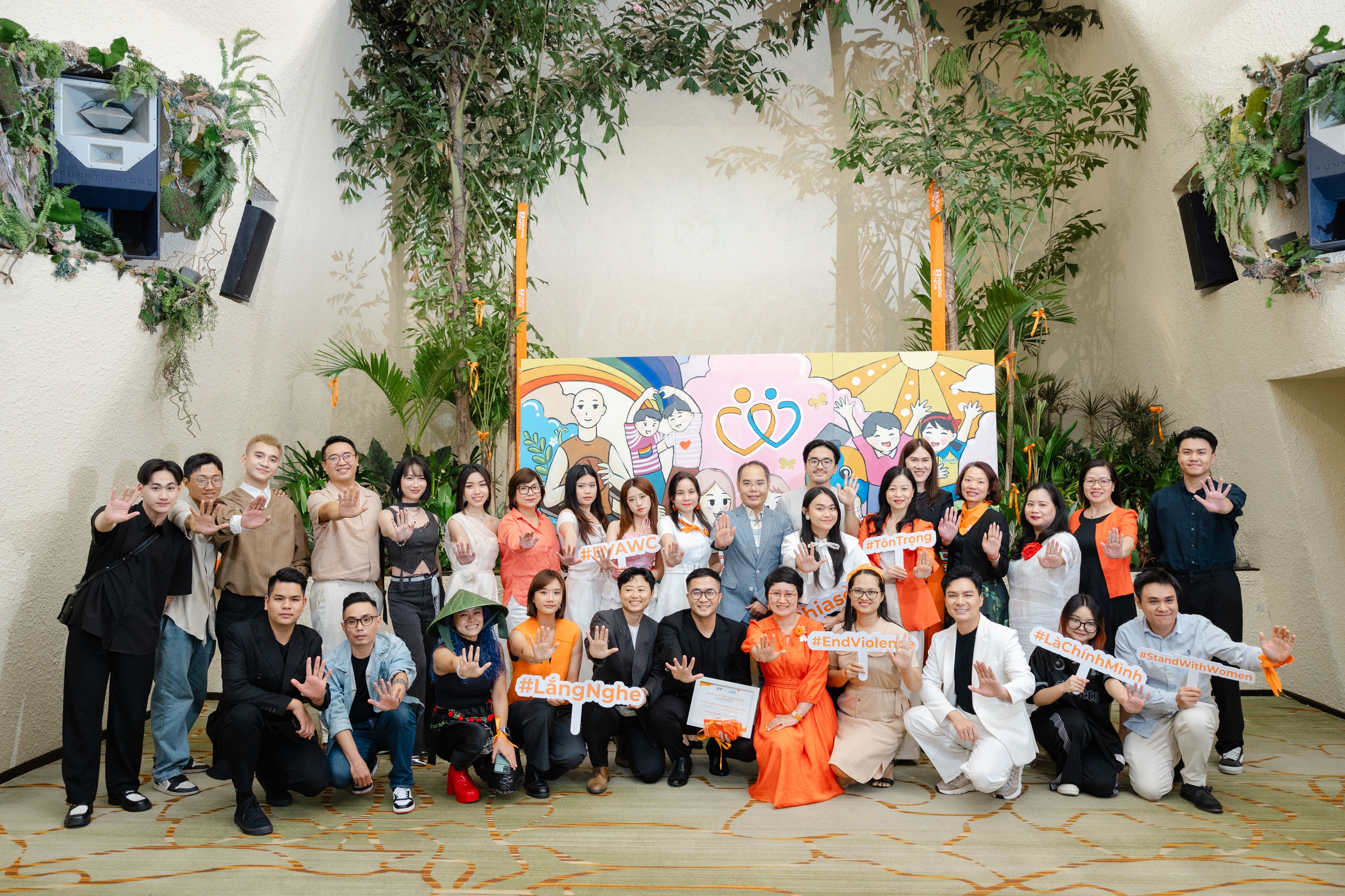 Câu chuyện bị bắt nạt học đường của con gái Đoan Trang - bé Sol tái hiện trong MV "Lover"- Ảnh 4. Câu chuyện bị bắt nạt học đường của con gái Đoan Trang - bé Sol tái hiện trong MV "Lover"- Ảnh 4.