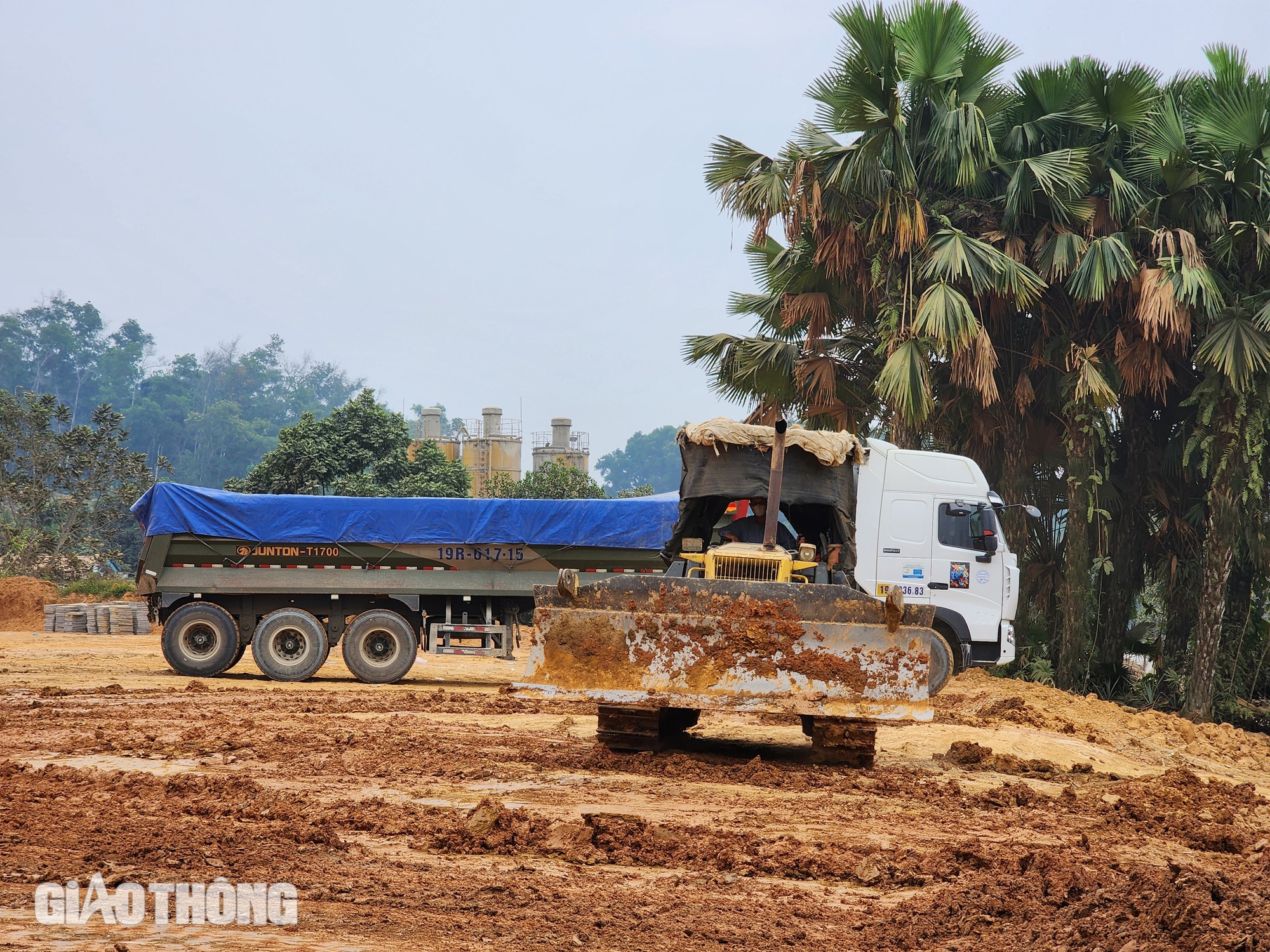 Mặt bằng "x&ocirc;i đỗ", nh&agrave; thầu cao tốc Tuy&ecirc;n Quang - H&agrave; Giang thi c&ocirc;ng cầm chừng- Ảnh 4.