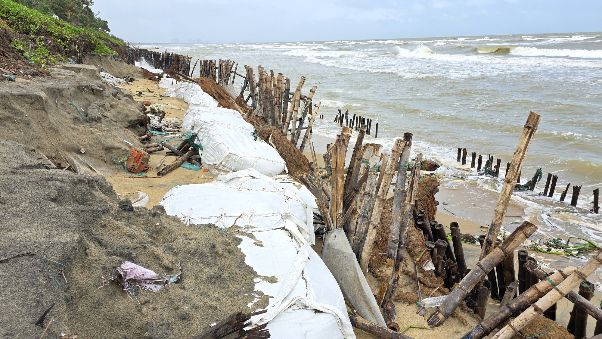 H&agrave;ng trăm m&eacute;t bờ biển Hội An sạt lở nghi&ecirc;m trọng- Ảnh 12.